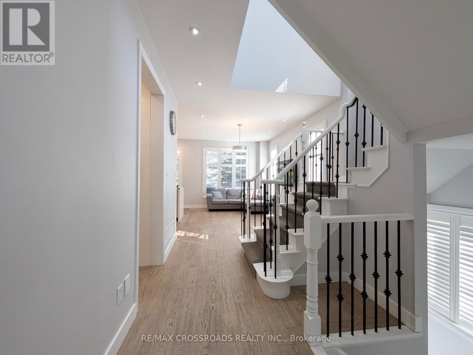 31 Loire Valley Avenue, Vaughan, Ontario  L4J 8T3 - Photo 6 - N13853536