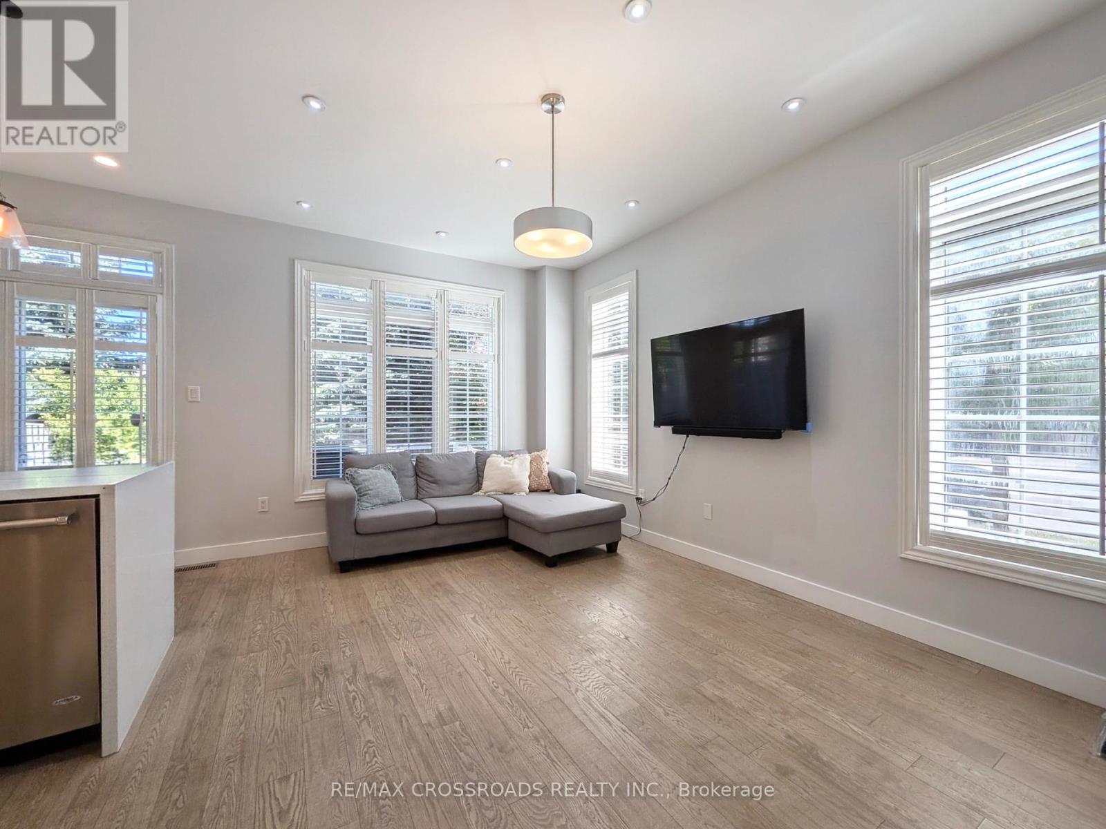 31 Loire Valley Avenue, Vaughan, Ontario  L4J 8T3 - Photo 8 - N13853536