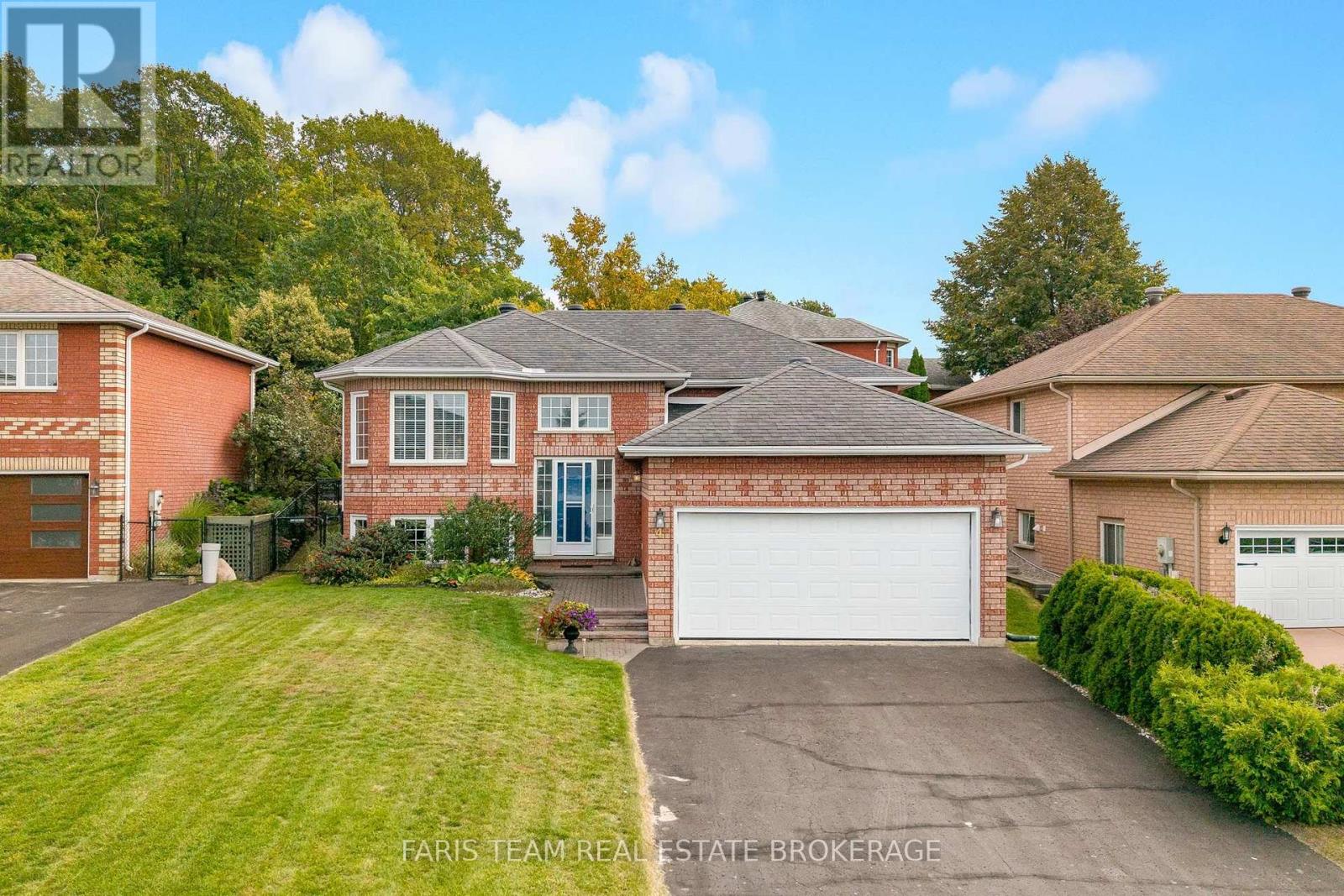 4 Charles Street, Penetanguishene, Ontario  L9M 2G6 - Photo 1 - S13853812