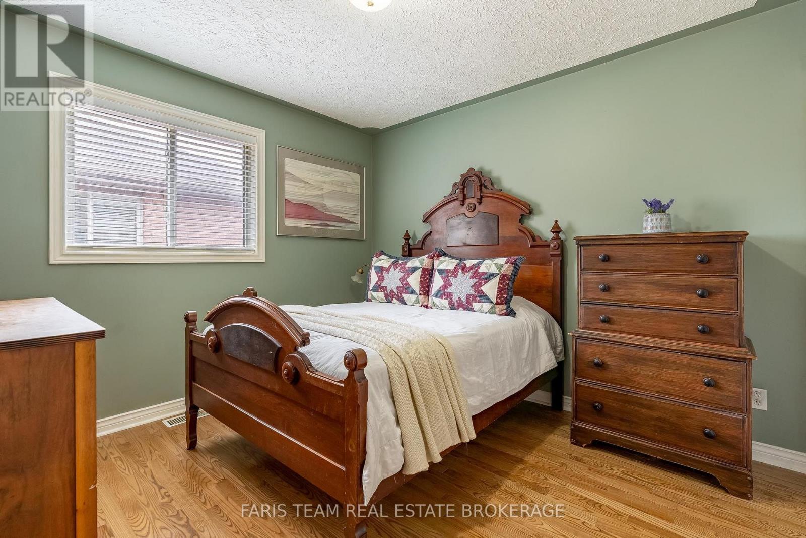 4 Charles Street, Penetanguishene, Ontario  L9M 2G6 - Photo 12 - S13853812