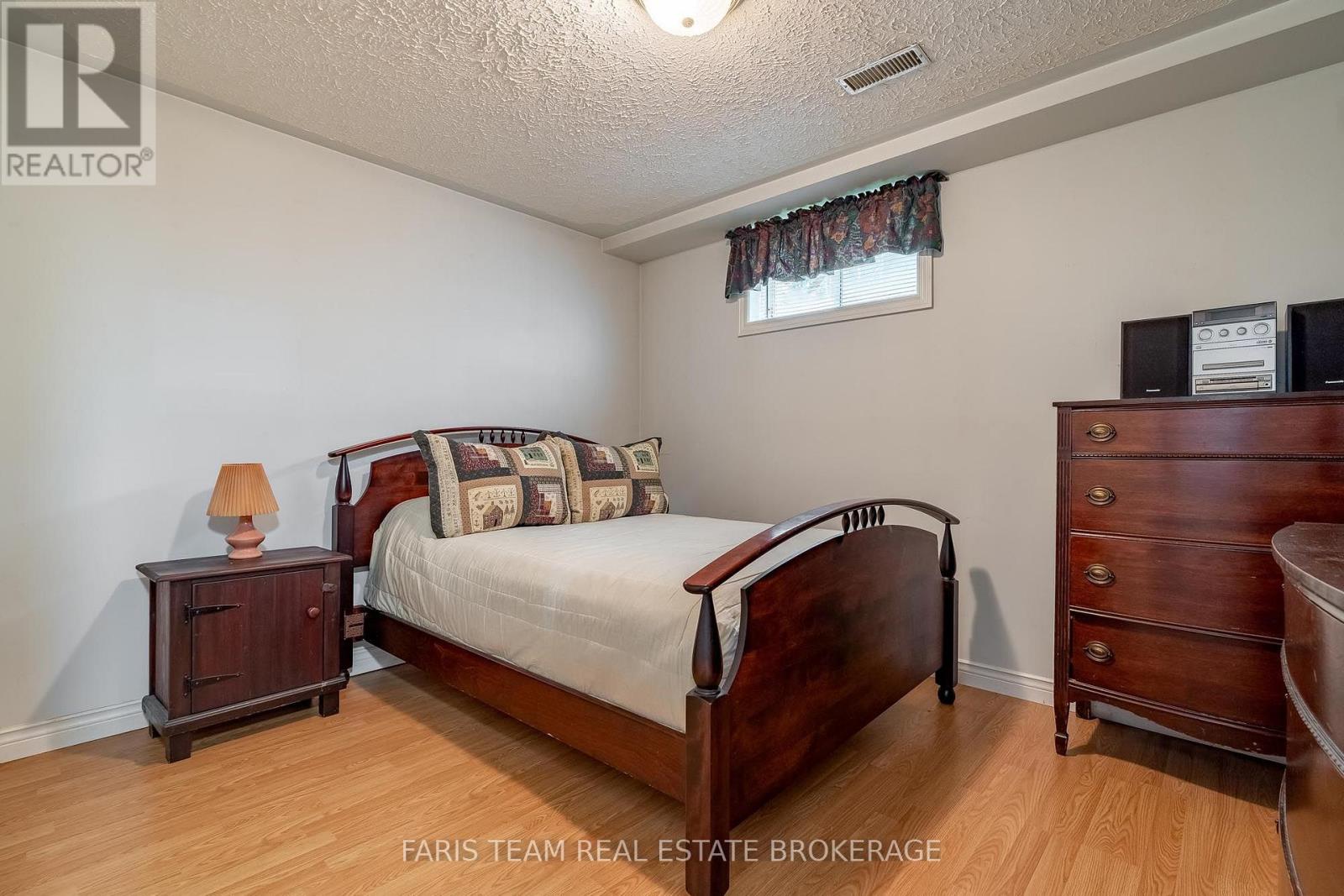 4 Charles Street, Penetanguishene, Ontario  L9M 2G6 - Photo 17 - S13853812