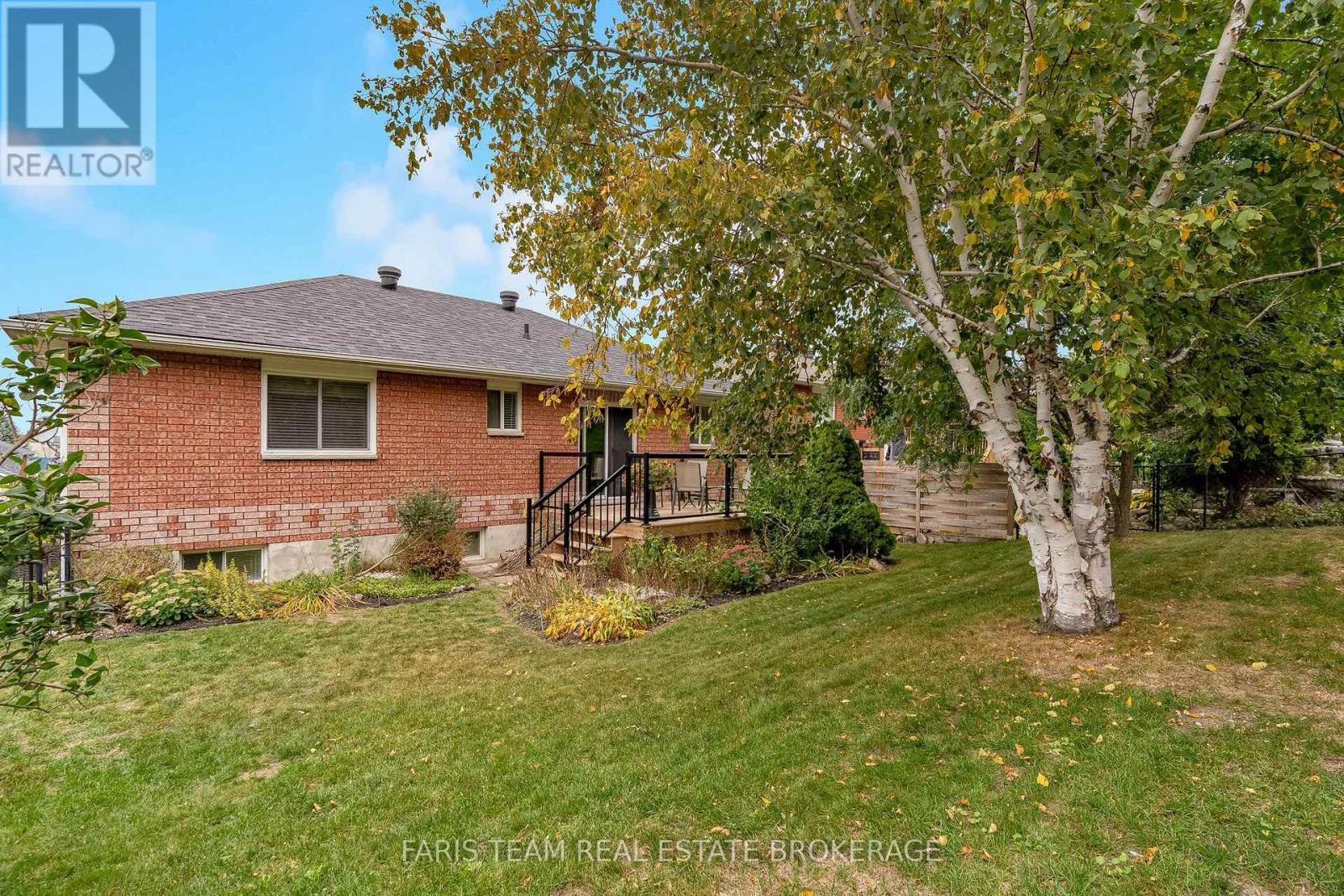 4 Charles Street, Penetanguishene, Ontario  L9M 2G6 - Photo 22 - S13853812