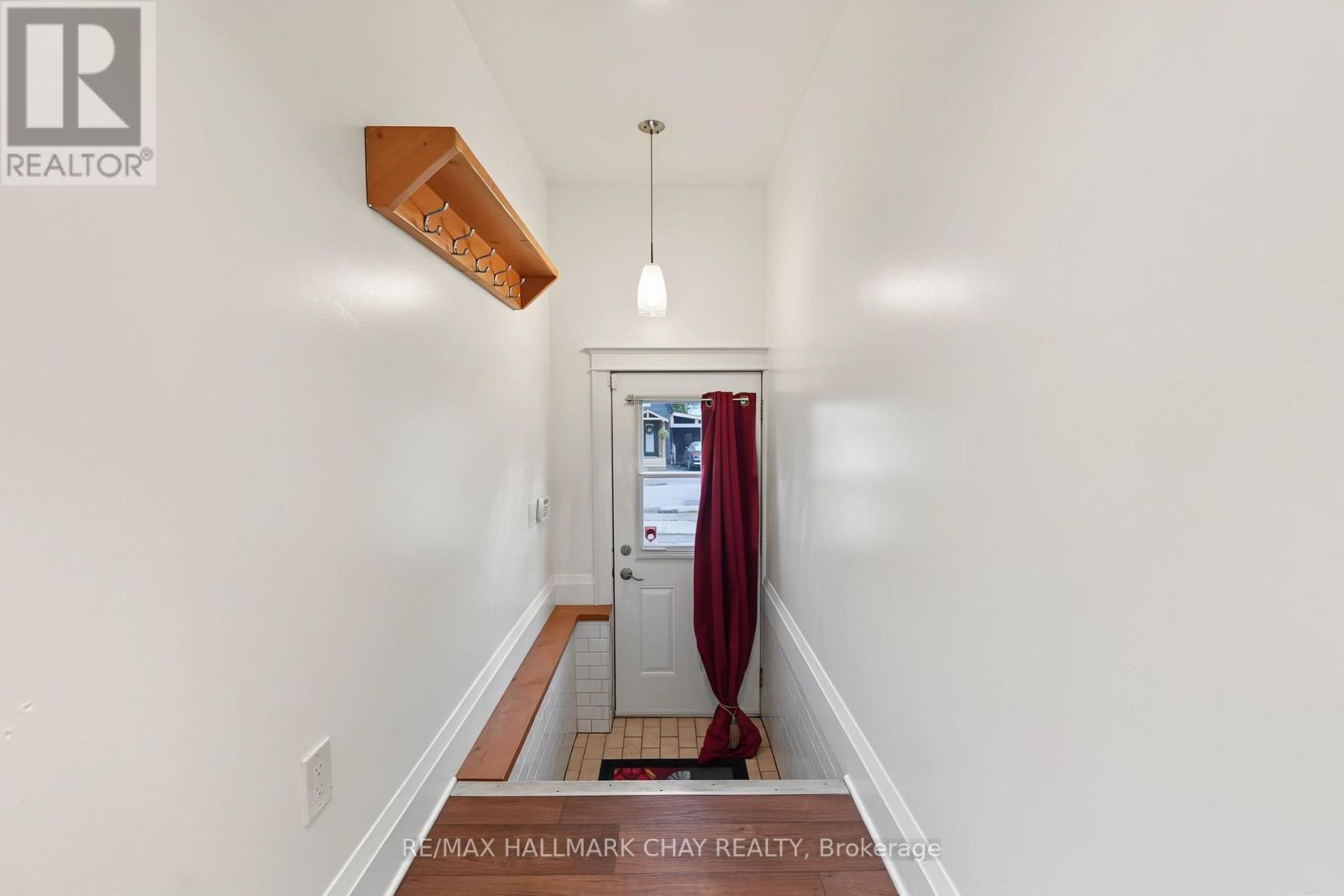 70 Douglas Street, Orillia, Ontario  L3V 5Y6 - Photo 4 - S13853892