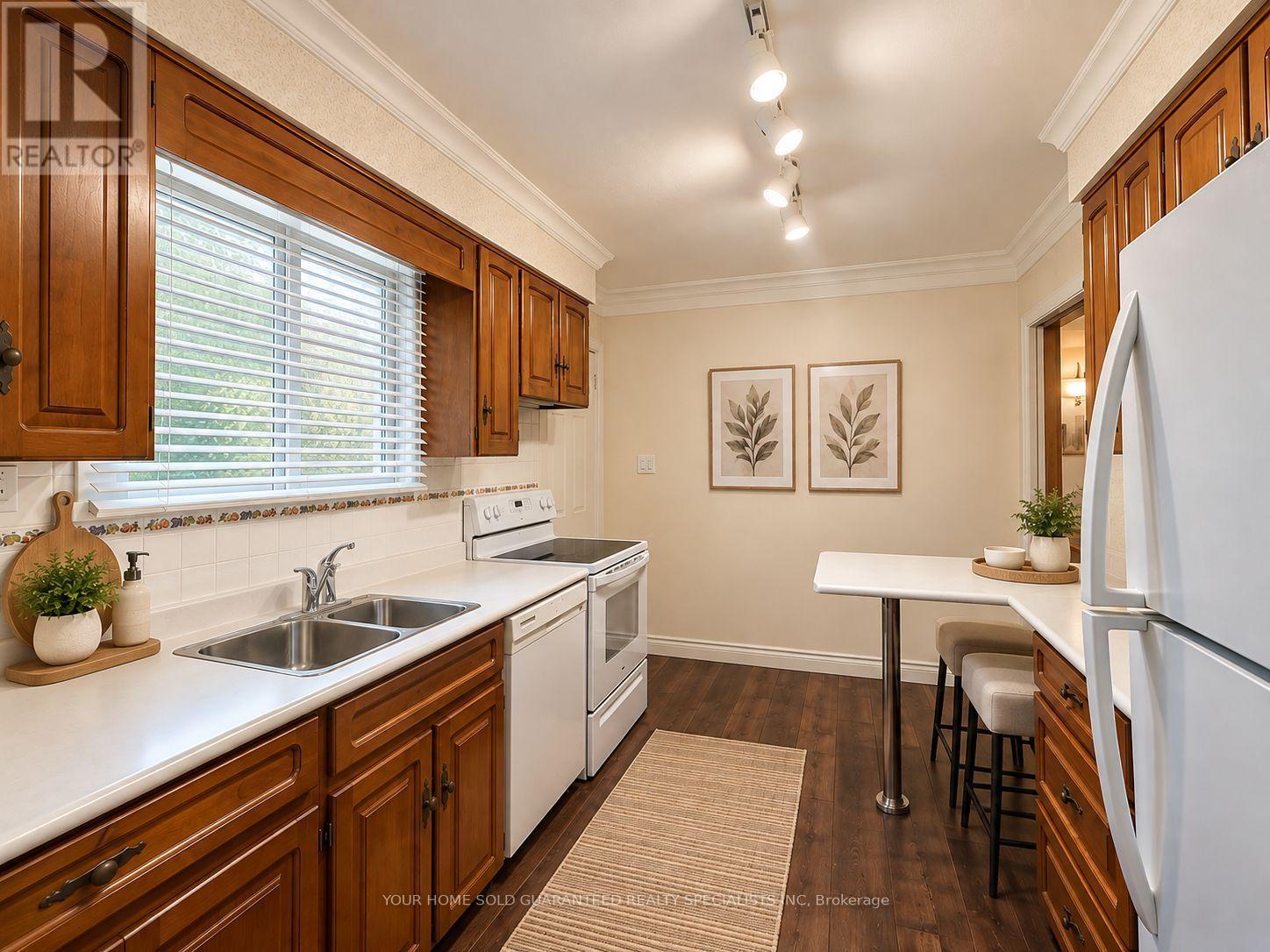 Main Floor - 37 Downsview Drive, Barrie, Ontario  L4M 4P9 - Photo 3 - S13853918