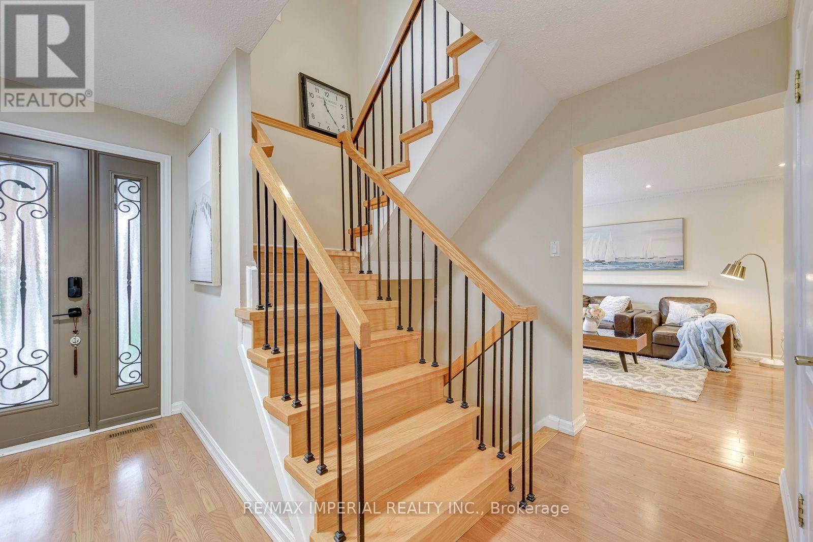 6100 Wabukayne Court, Mississauga, Ontario  L5N 2B2 - Photo 17 - W13853552