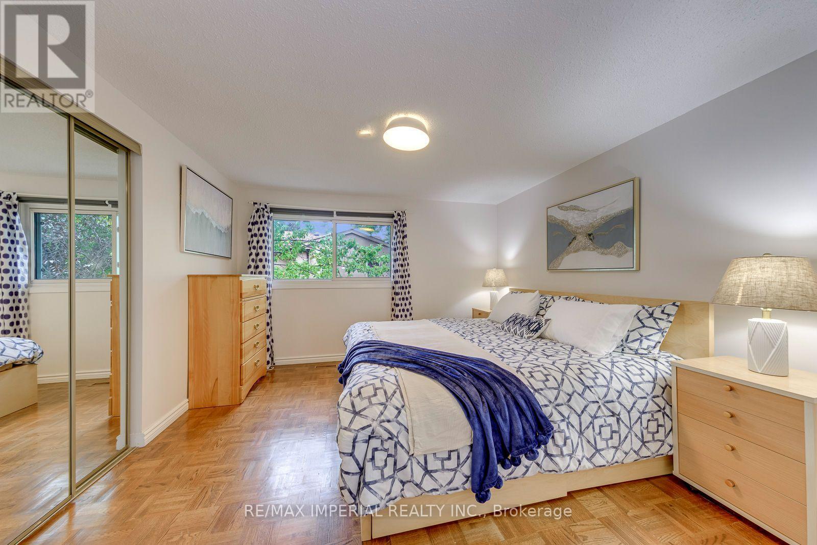 6100 Wabukayne Court, Mississauga, Ontario  L5N 2B2 - Photo 19 - W13853552