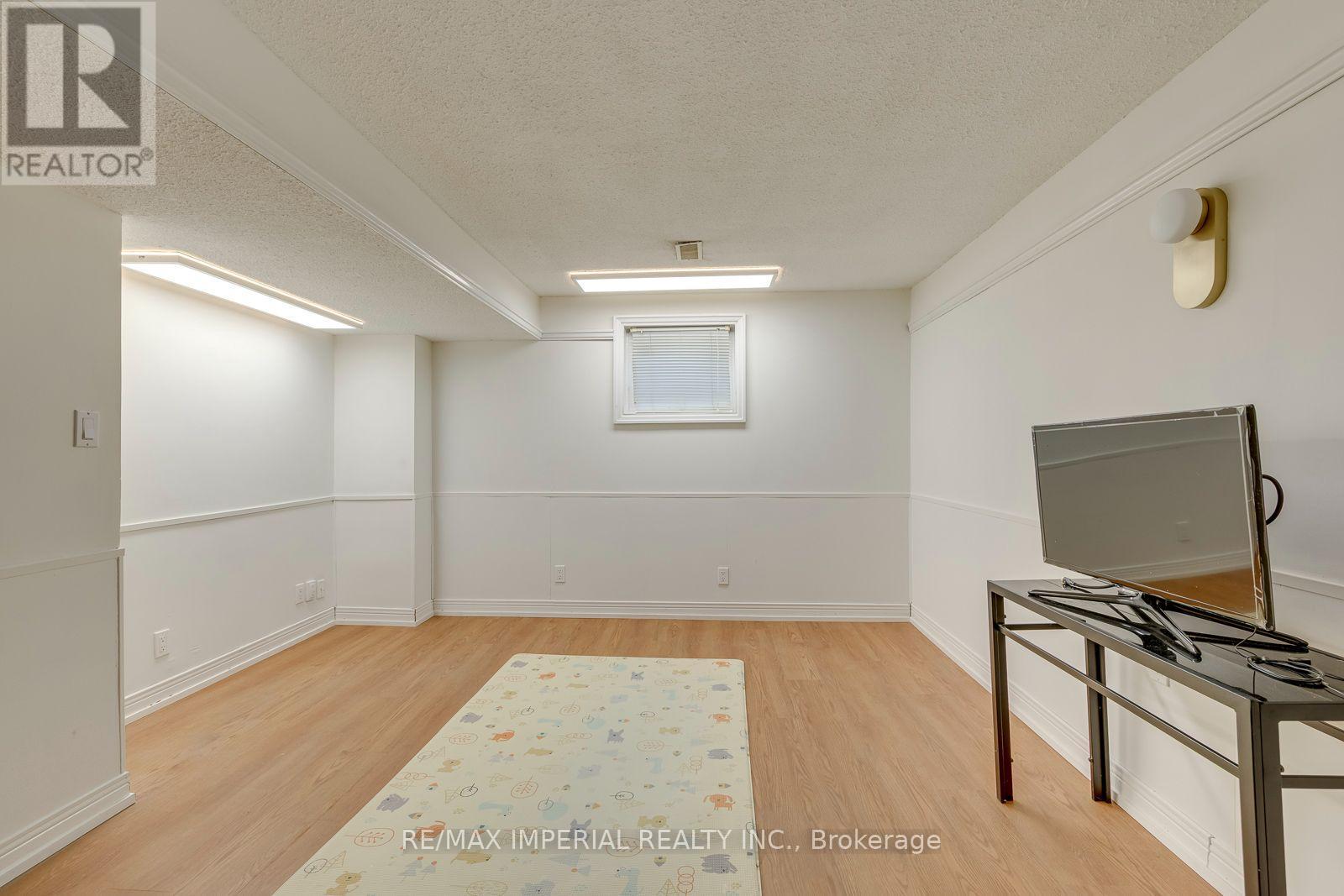 6100 Wabukayne Court, Mississauga, Ontario  L5N 2B2 - Photo 31 - W13853552