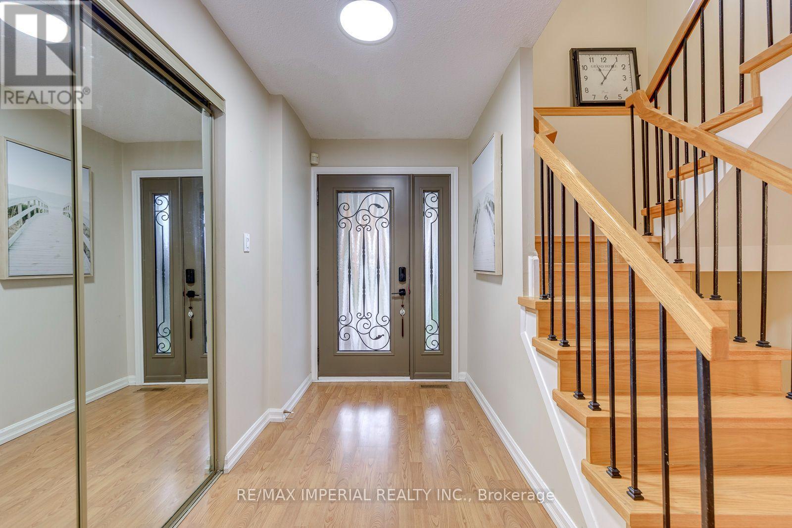 6100 Wabukayne Court, Mississauga, Ontario  L5N 2B2 - Photo 4 - W13853552