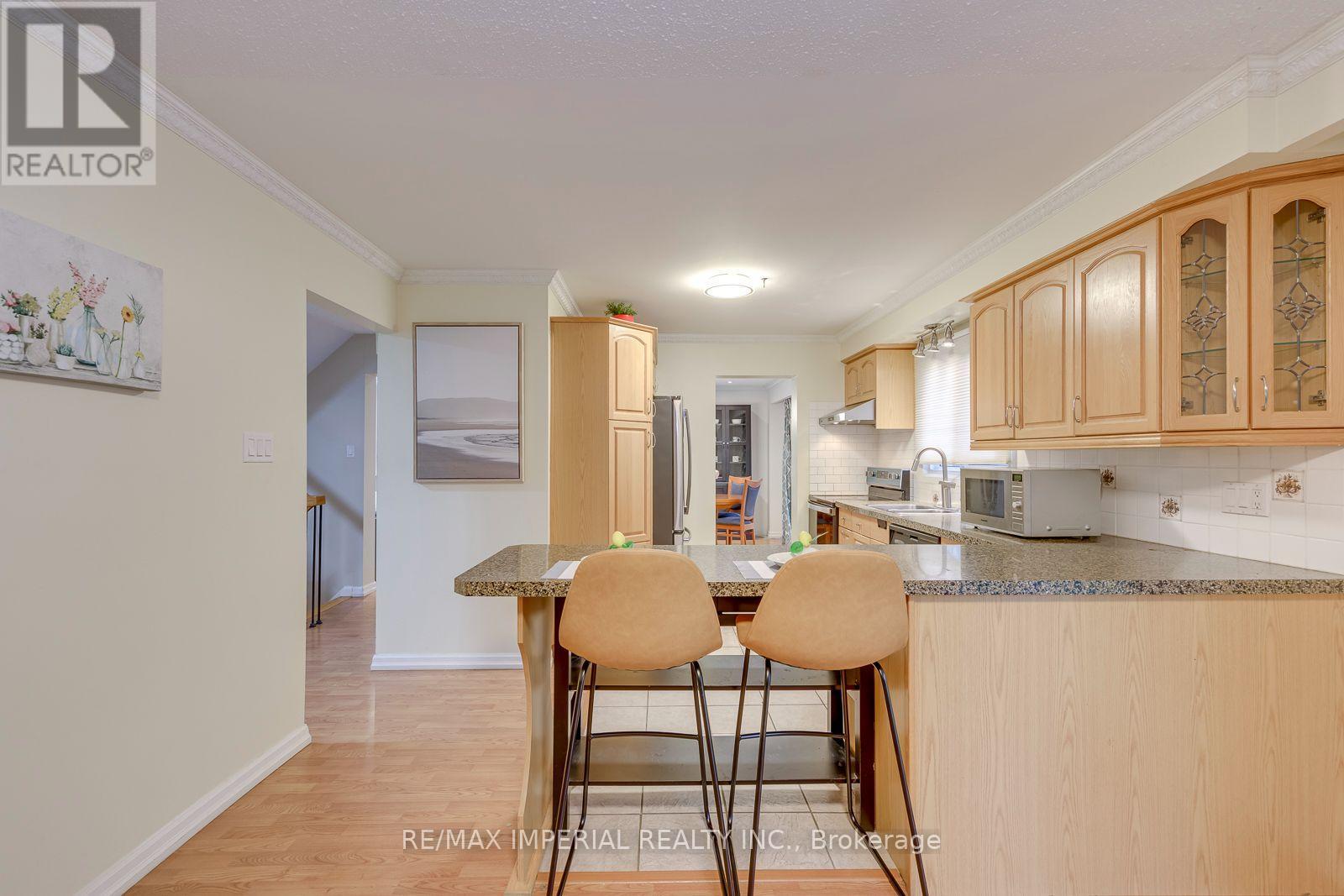 6100 Wabukayne Court, Mississauga, Ontario  L5N 2B2 - Photo 5 - W13853552