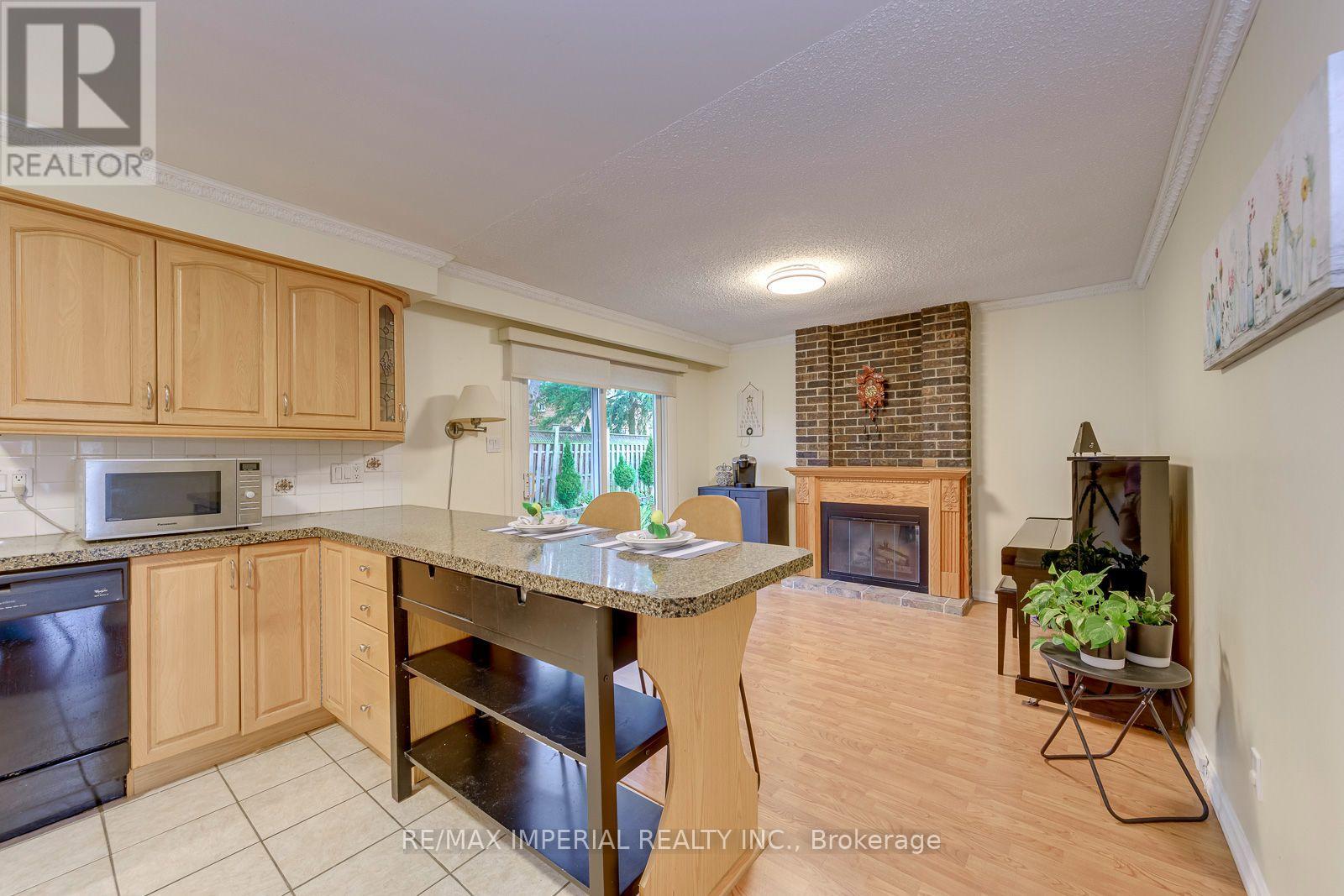 6100 Wabukayne Court, Mississauga, Ontario  L5N 2B2 - Photo 9 - W13853552