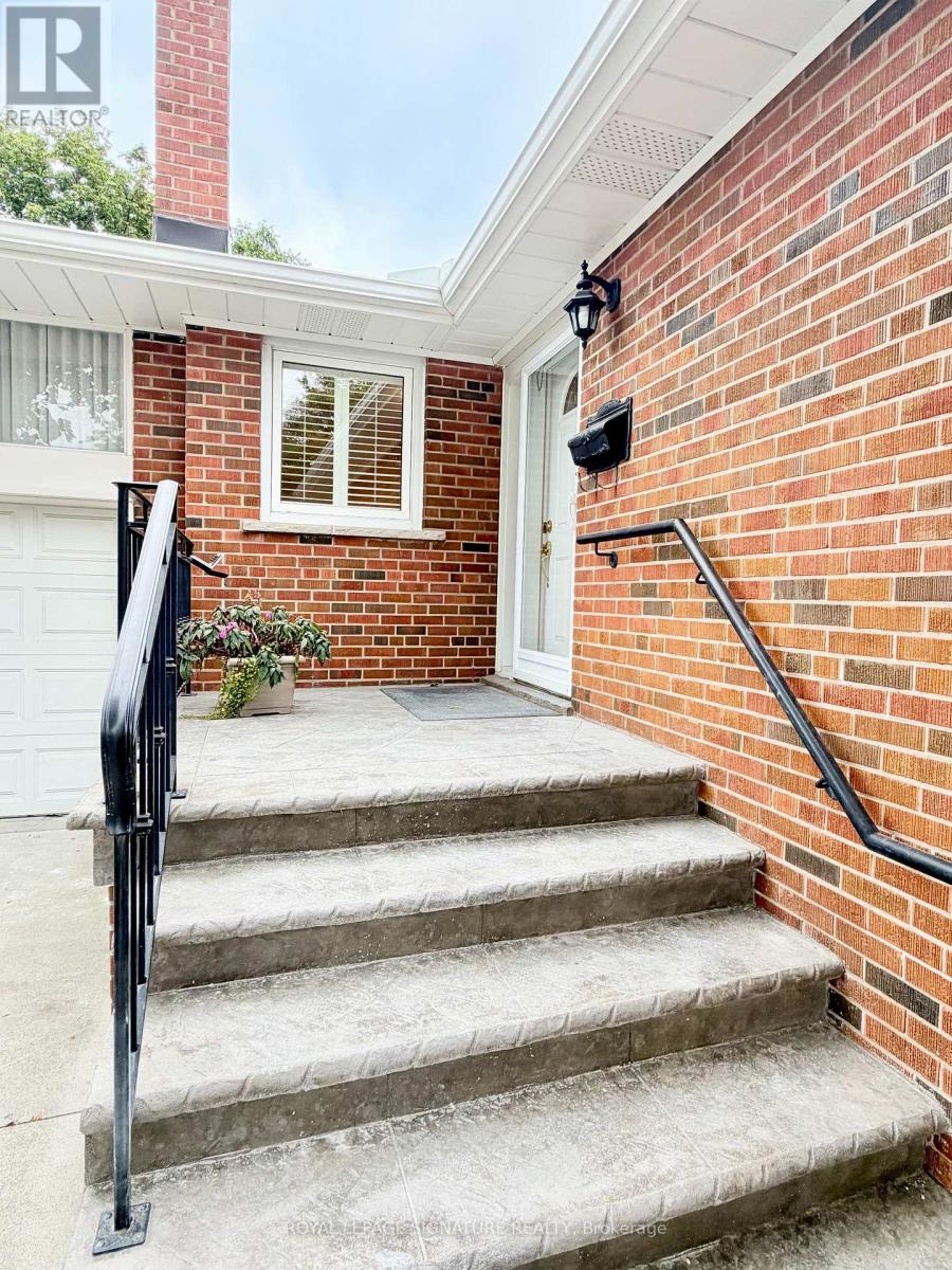 3 Avery Avenue, Toronto, Ontario  M9C 1K1 - Photo 2 - W13853732
