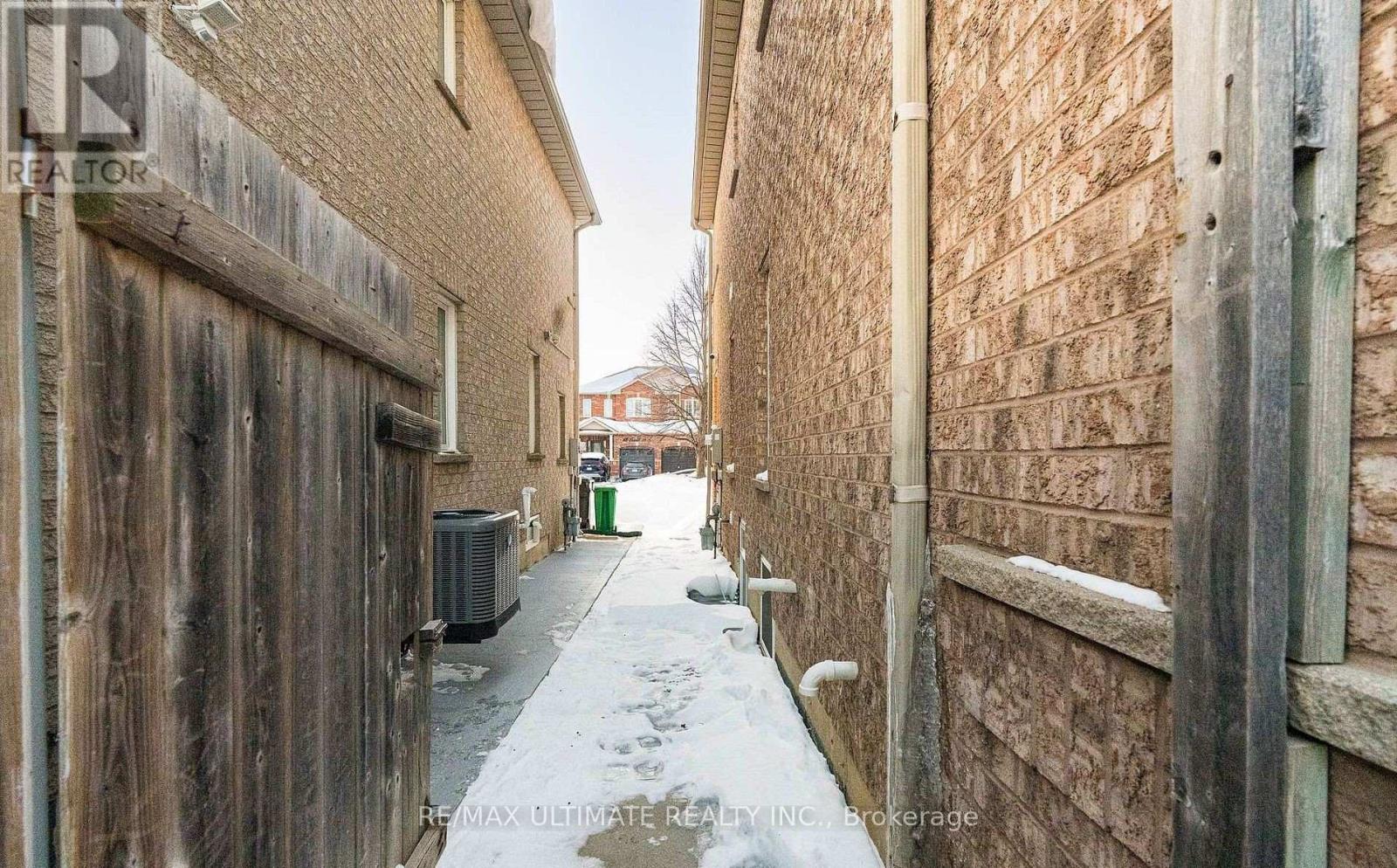 21 Sewells (Basement) Lane, Brampton, Ontario  L7A 3A1 - Photo 3 - W13853856