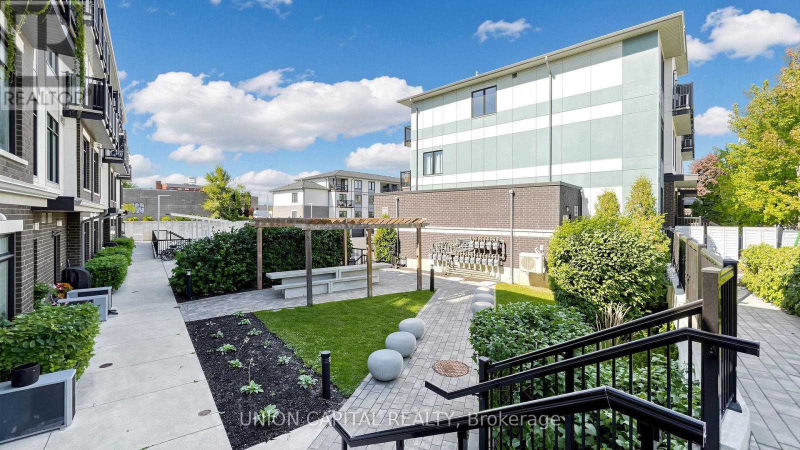 9 - 6 Bicknell Avenue, Toronto, Ontario  M6M 0B4 - Photo 10 - W13853886