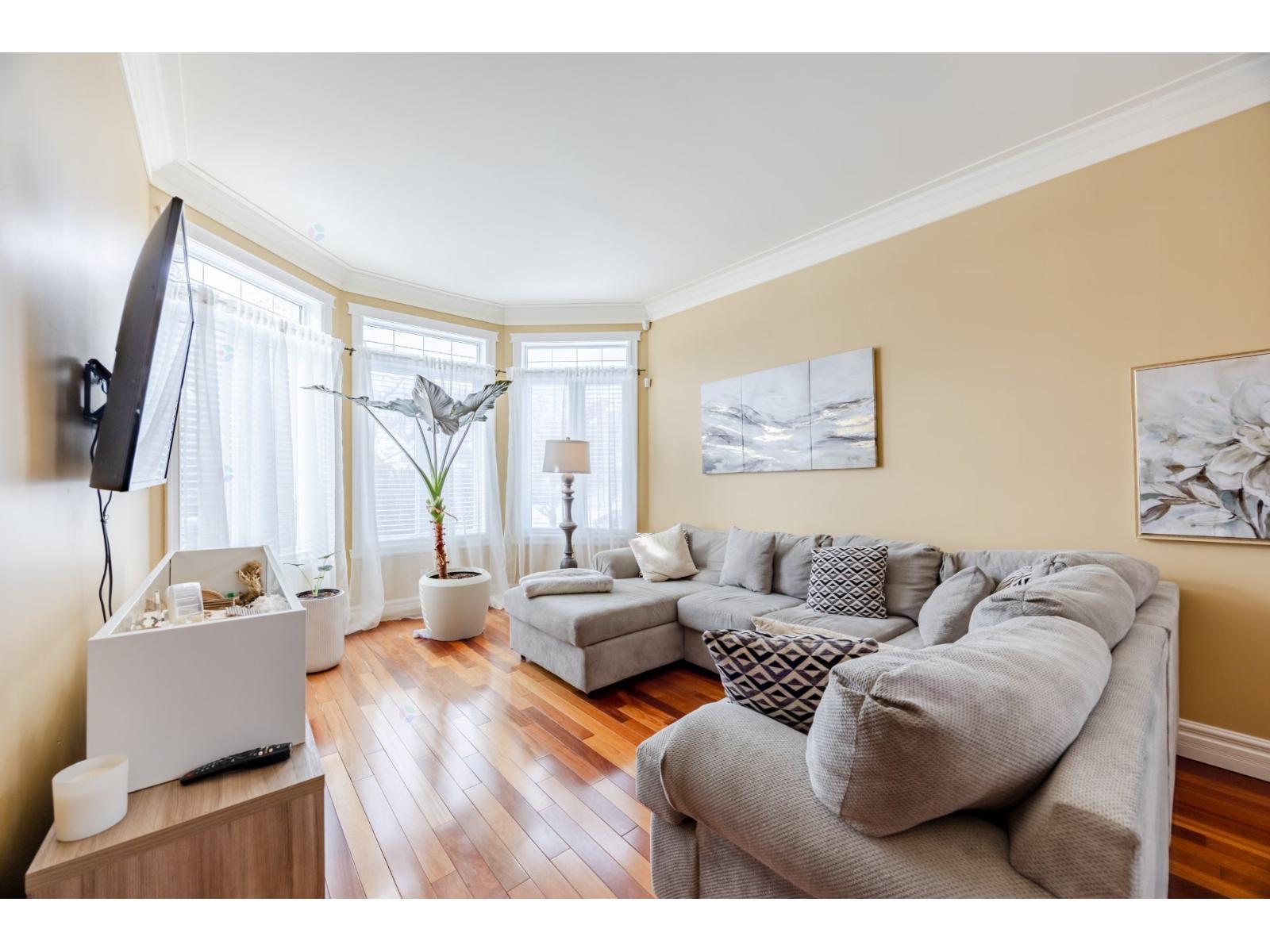 4243 Rue du Liseron Saint-Bruno-de-Montarville Quebec Canada J3V6L3 4