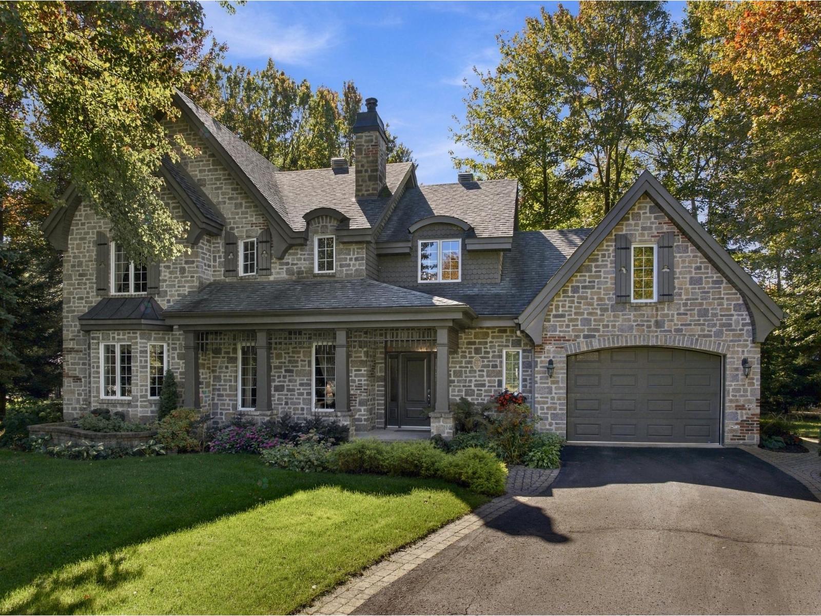 33 Rue Marcelle-Ferron Saint-Charles-Borromée Quebec Canada J6E9H4 2