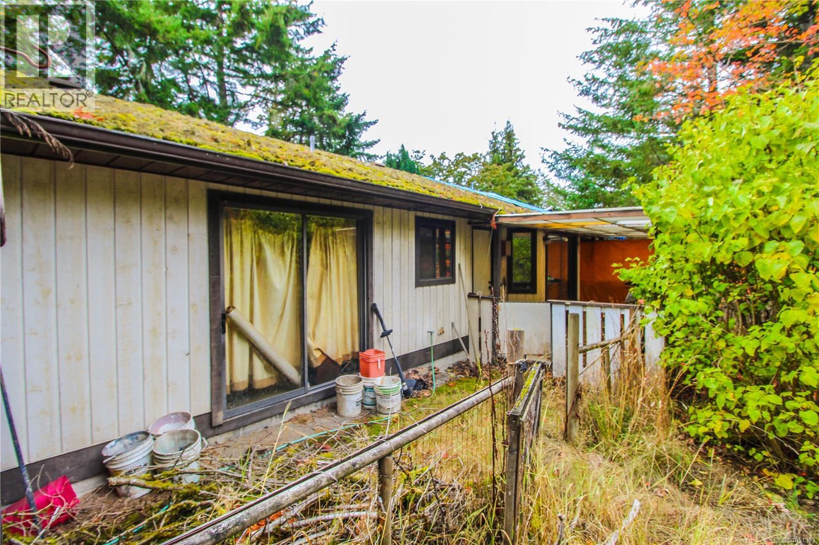 1102 Marchant Rd