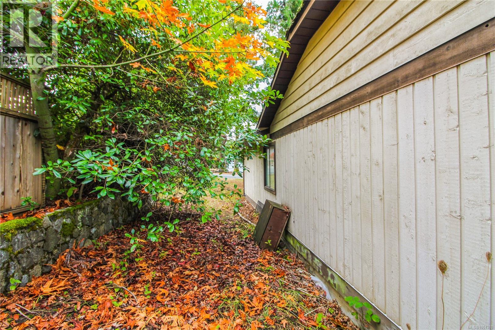 1102 Marchant Rd