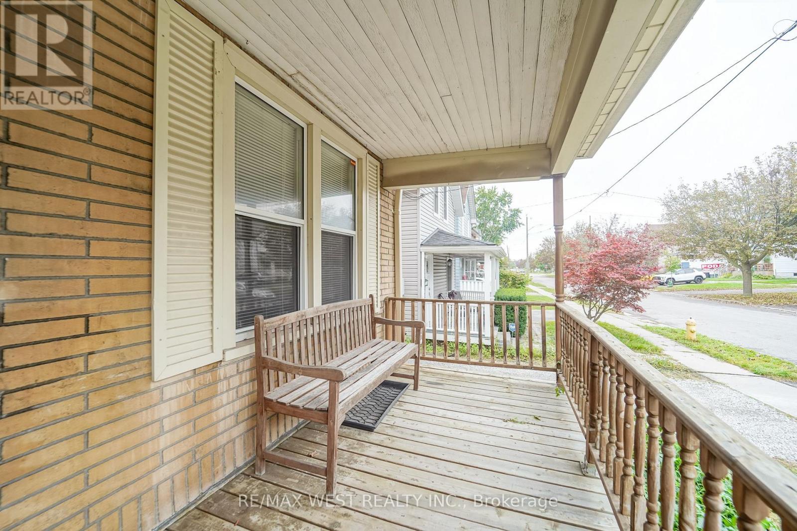 133 Clarke Street, Oshawa, Ontario  L1H 5G1 - Photo 2 - E13765894