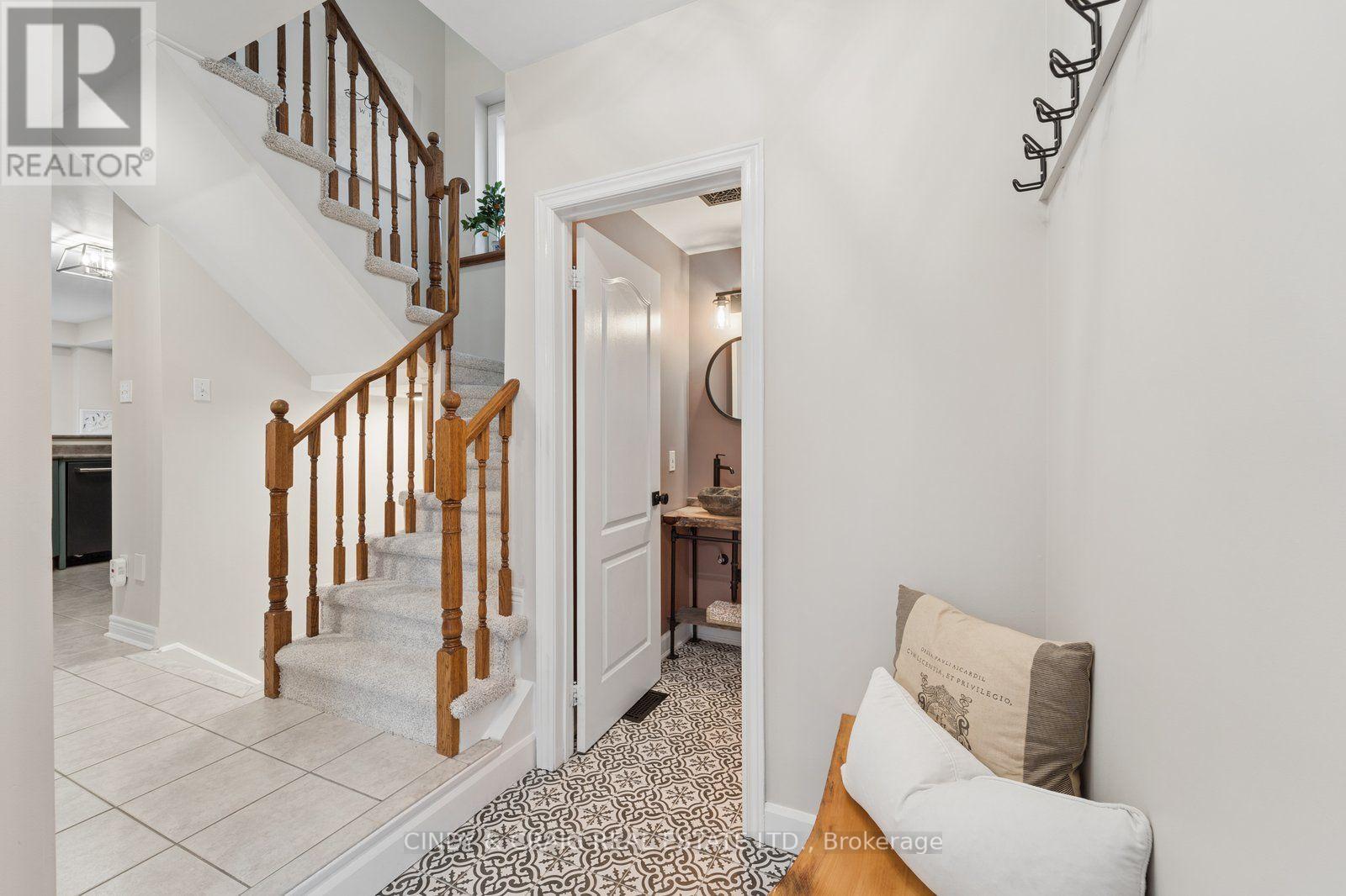 72 Lafayette Boulevard, Whitby, Ontario  L1P 1S9 - Photo 3 - E13853432