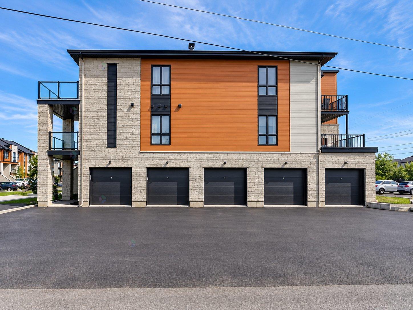 265-267 Rue Angèle-Chartrand Laval (Auteuil) Quebec Canada H7H0B8 2