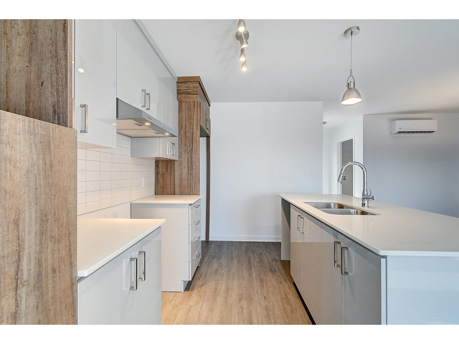 265-267 Rue Angèle-Chartrand Laval (Auteuil) Quebec Canada H7H0B8 4