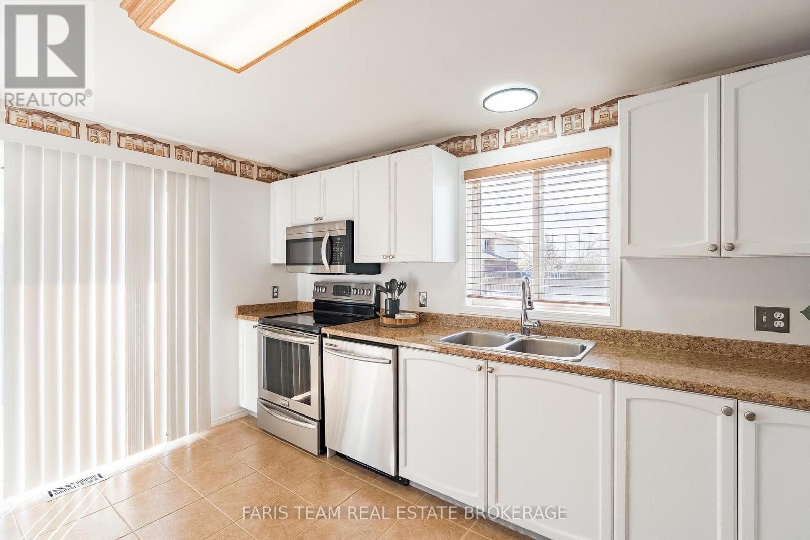 57 Wessenger Drive, Barrie, Ontario  L4N 8P8 - Photo 8 - S13818164