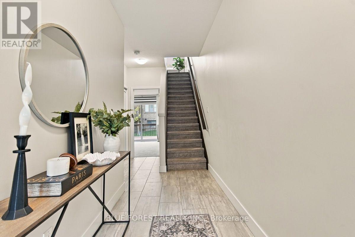2112 Meadowgate Boulevard, London South, Ontario  N6M 0H5 - Photo 3 - X13854072