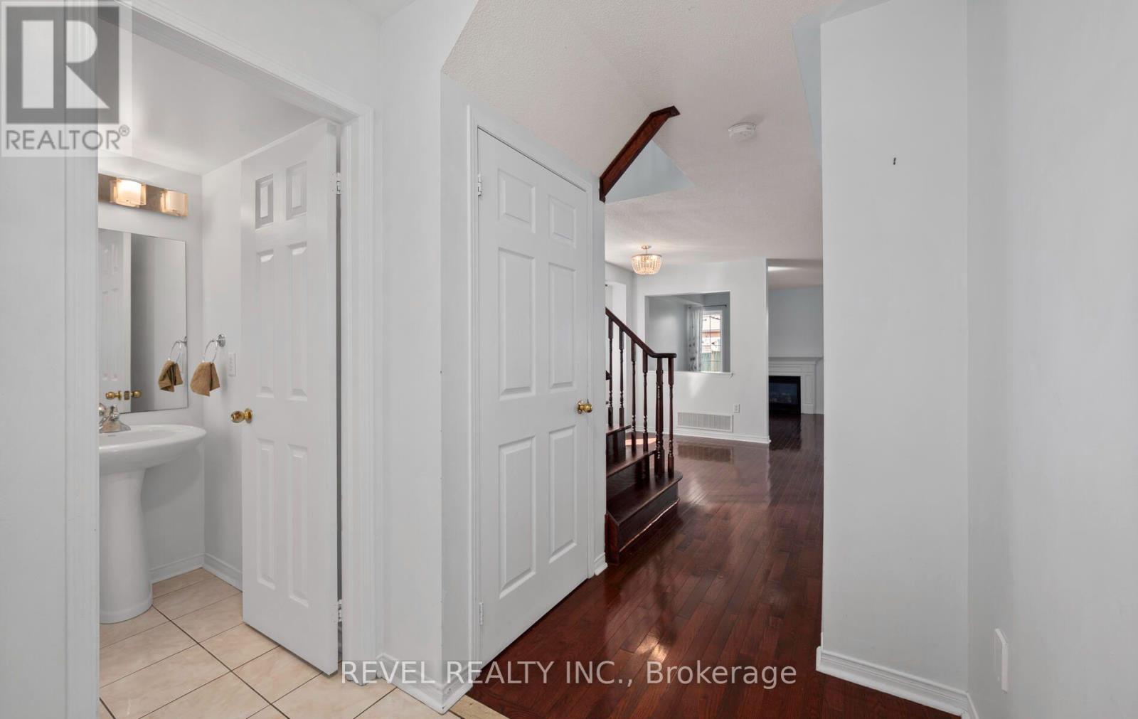 91 Oceanpearl Crescent, Whitby, Ontario  L1N 0C6 - Photo 3 - E13853938