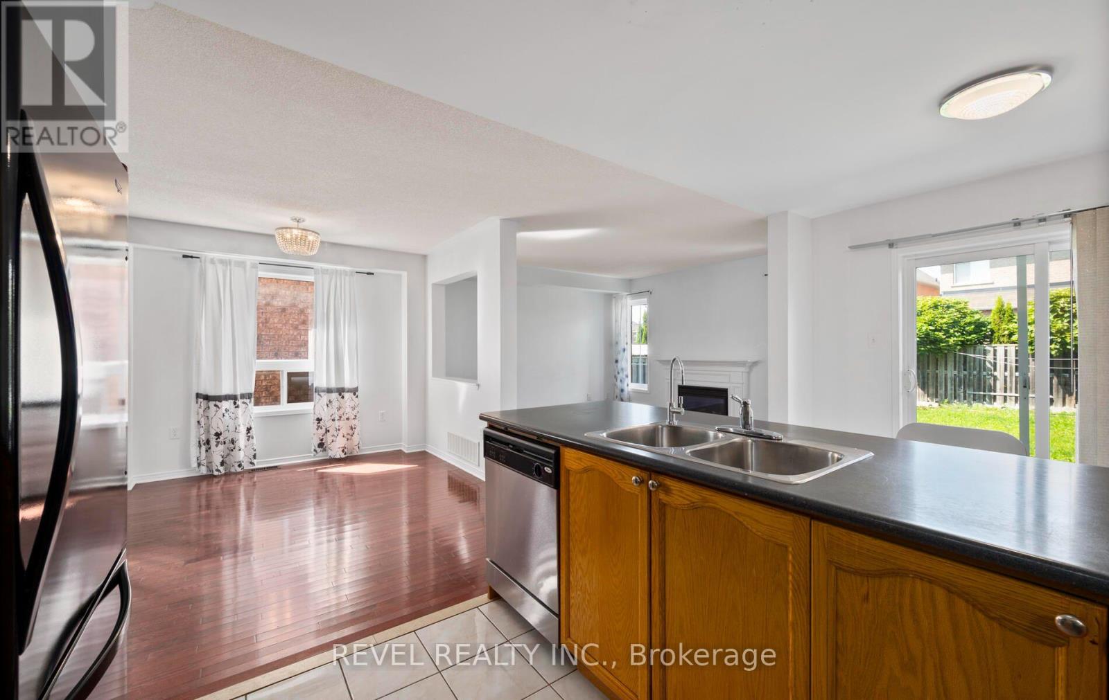 91 Oceanpearl Crescent, Whitby, Ontario  L1N 0C6 - Photo 9 - E13853938