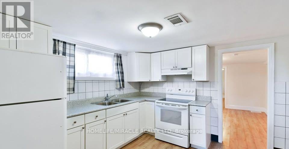 584 Montgomery Street, Oshawa, Ontario  L1H 7K2 - Photo 3 - E13854042