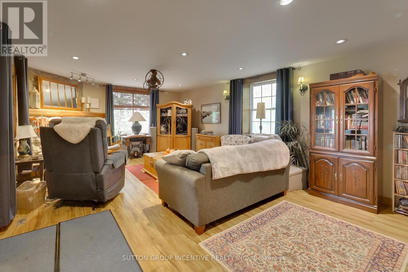 1724 Penetanguishe Road, Springwater, Ontario  L9X 1Z4 - Photo 13 - S13853926