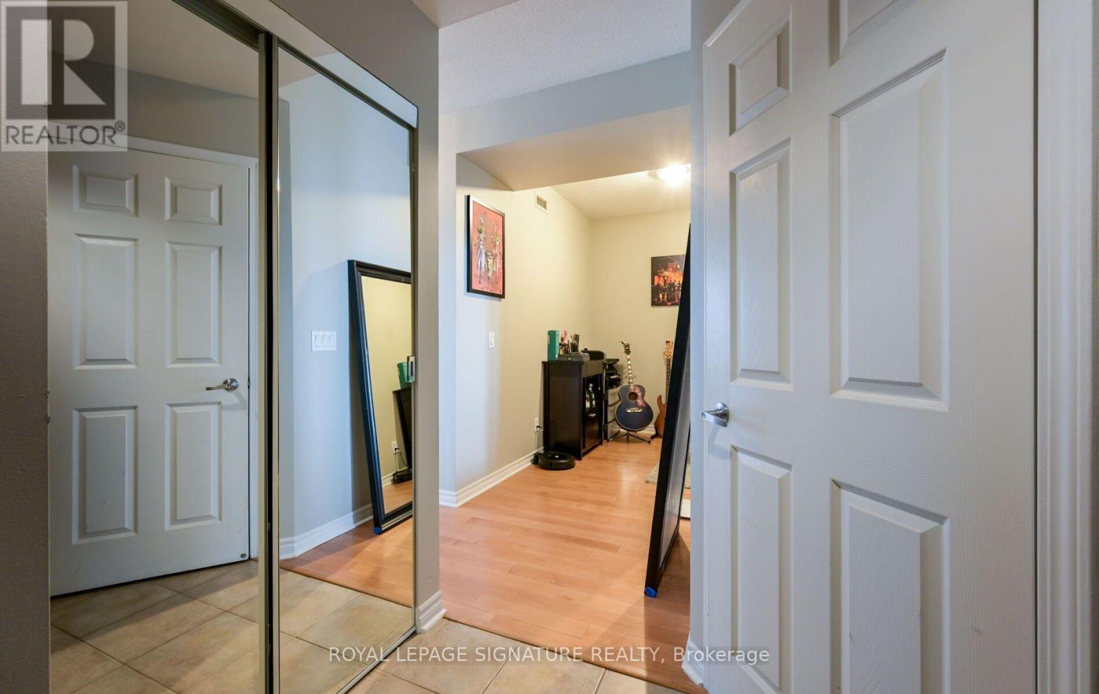 2211 - 388 Prince Of Wales Drive, Mississauga, Ontario  L5B 0A1 - Photo 10 - W13854012