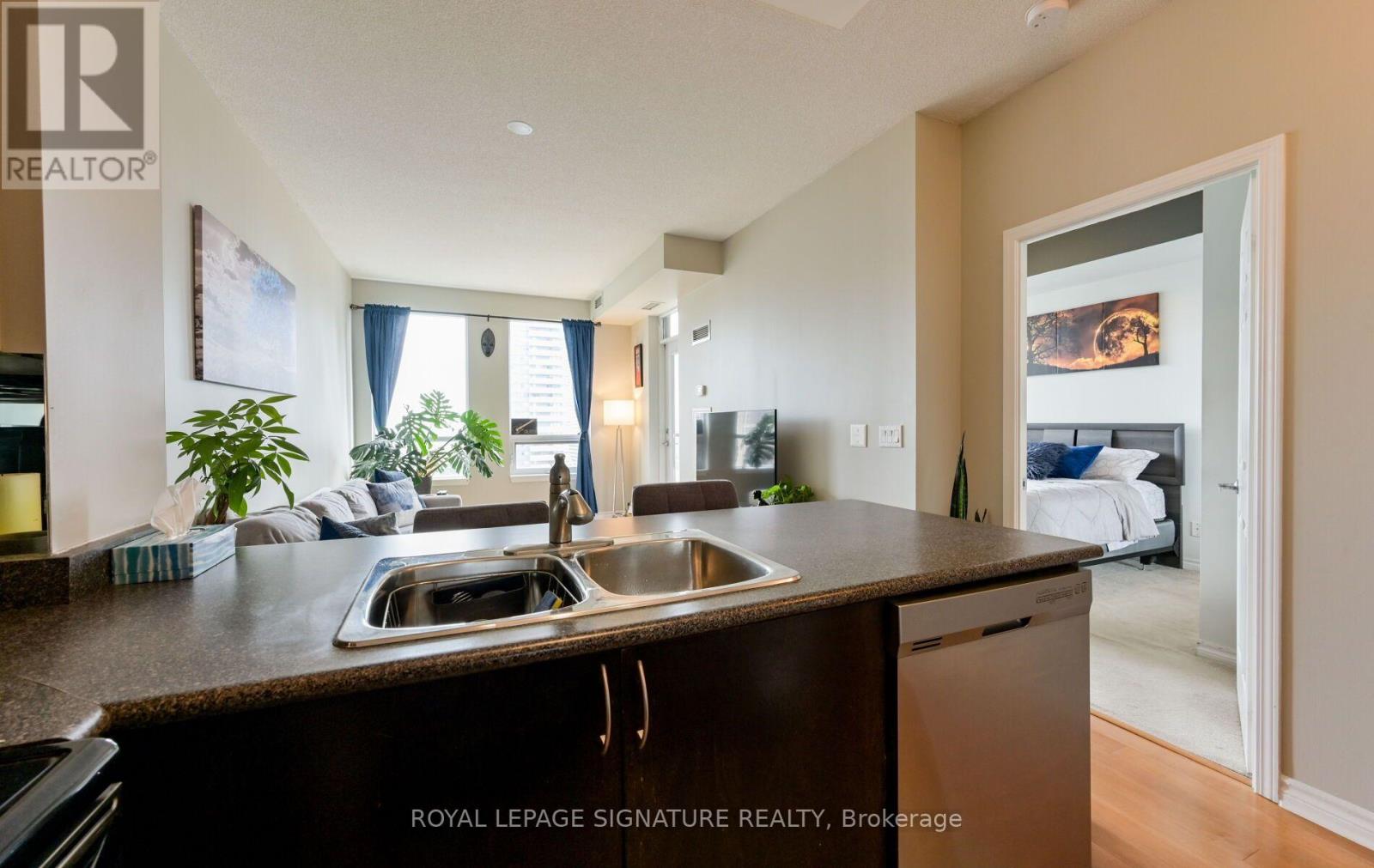 2211 - 388 Prince Of Wales Drive, Mississauga, Ontario  L5B 0A1 - Photo 23 - W13854012