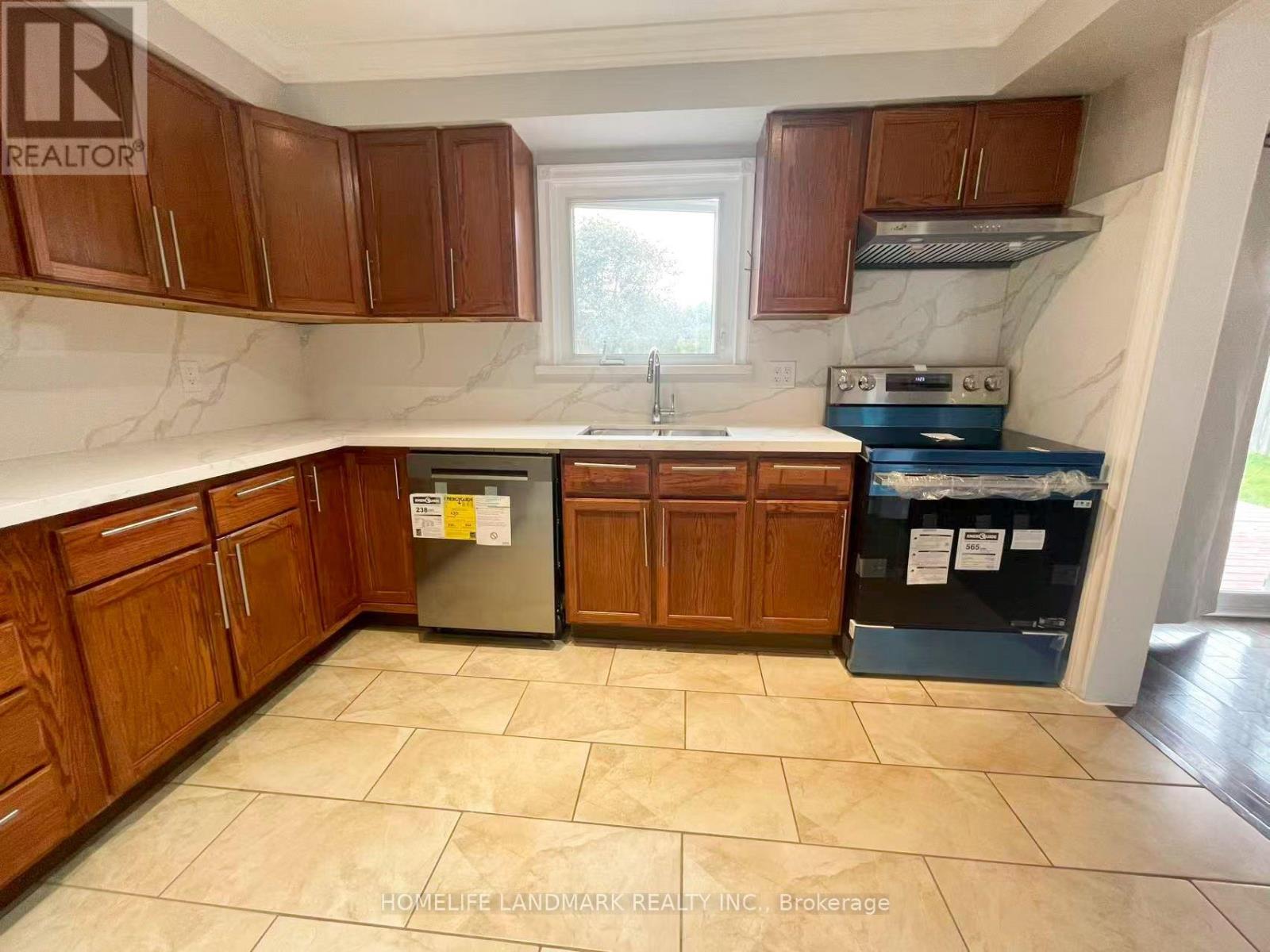 6337 Martel Court, Mississauga, Ontario  L5N 3H6 - Photo 10 - W13854040