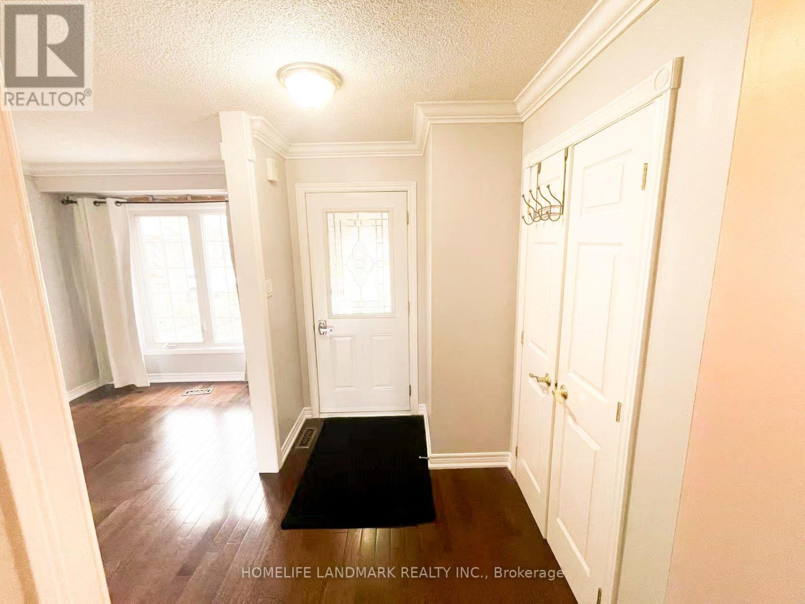 6337 Martel Court, Mississauga, Ontario  L5N 3H6 - Photo 2 - W13854040
