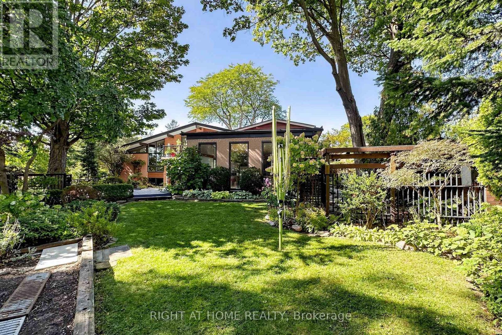 4 Grovetree Road, Toronto, Ontario  M9V 2Y2 - Photo 5 - W13836574