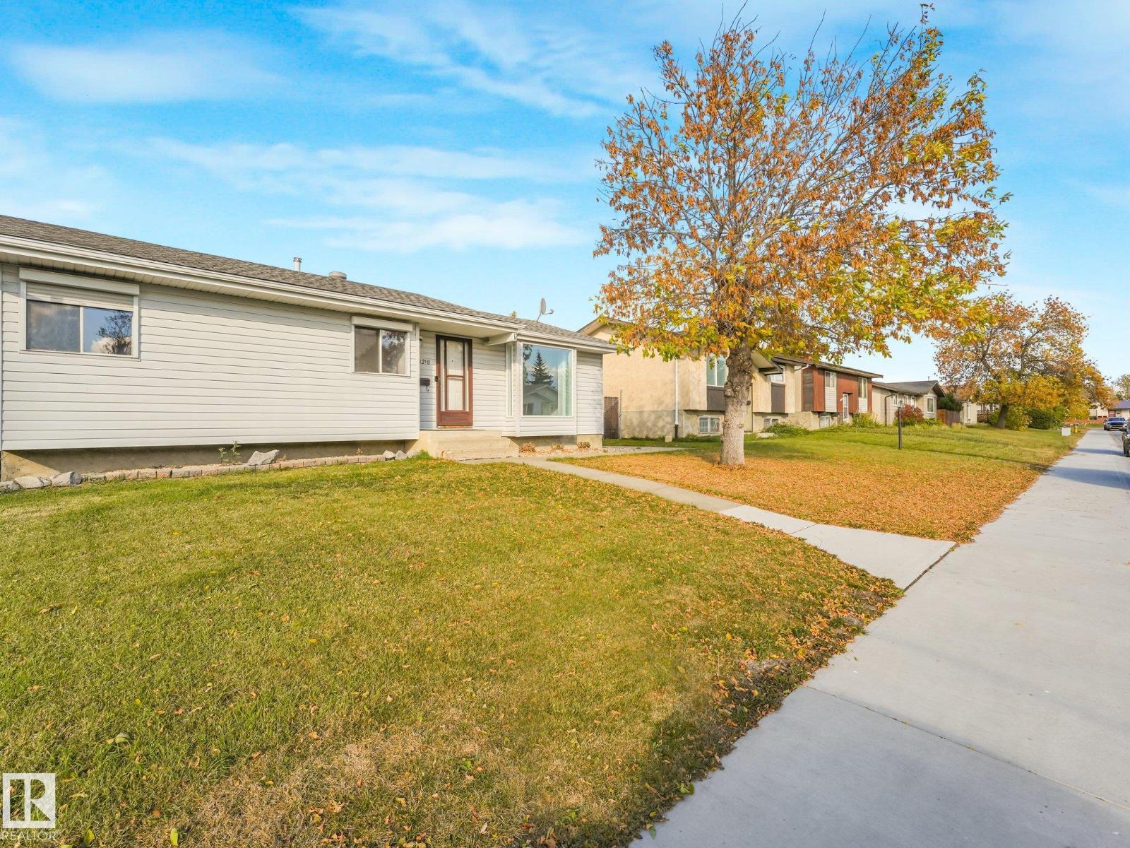 10218 167a Av Nw, Edmonton, Alberta  T5X 2Z3 - Photo 2 - E4511393