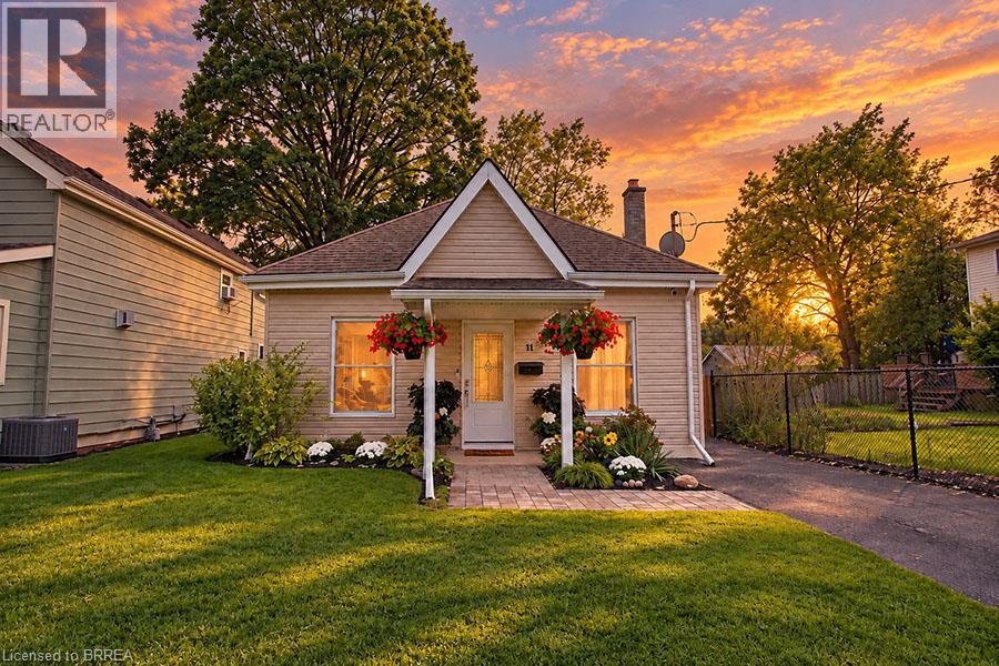 11 Stirton Avenue, Brantford, Ontario  N3T 1E2 - Photo 2 - 40868267