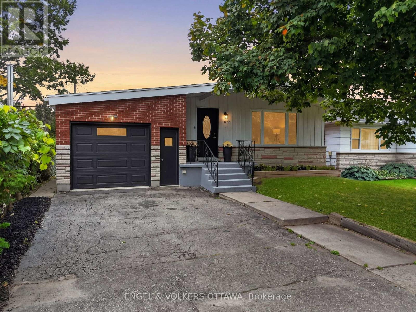 1238 St. Paul Avenue, Ottawa, Ontario  K1V 6V9 - Photo 1 - X13853278