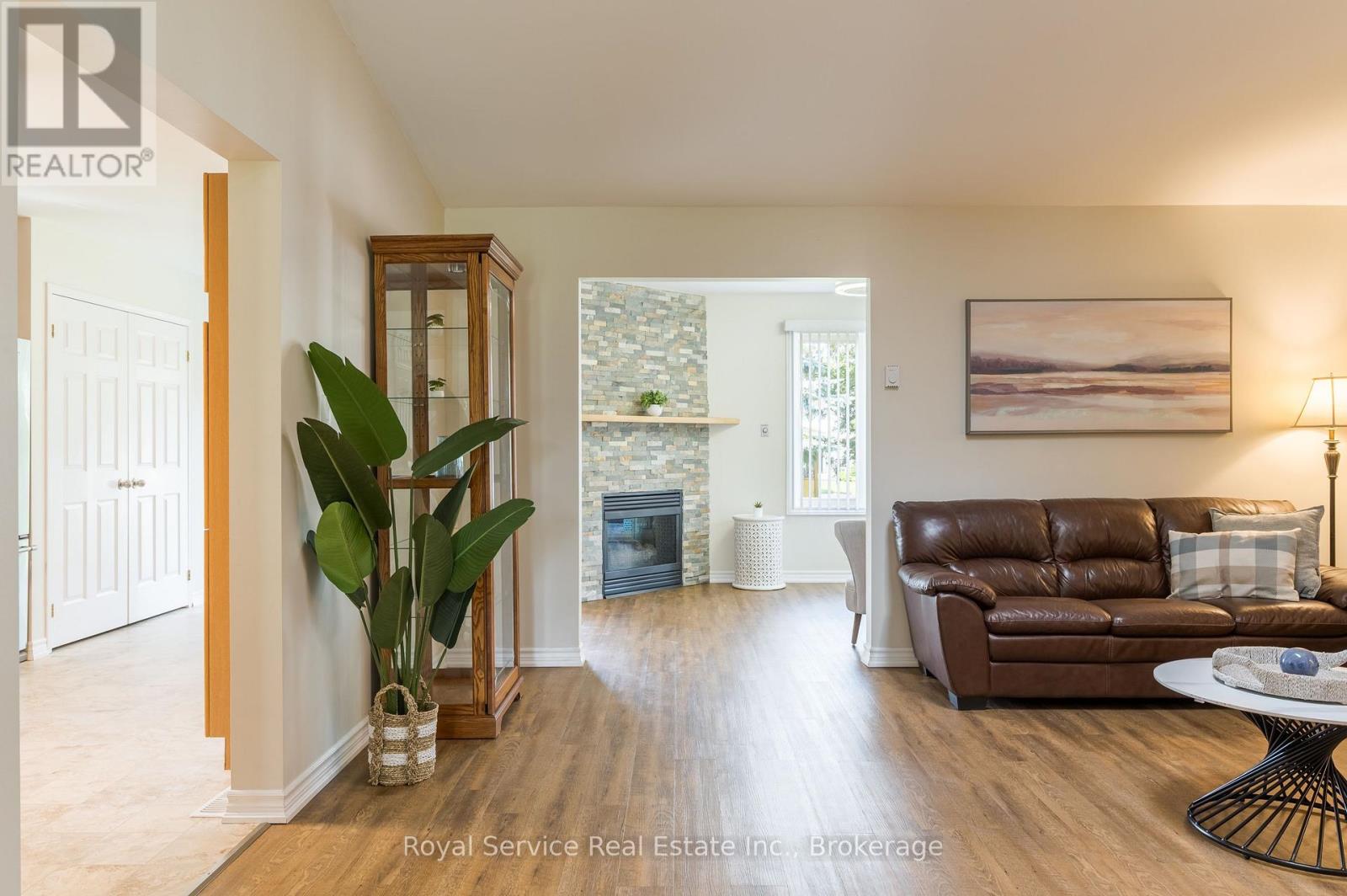 11 Algonquin Trail, Clarington, Ontario  L1B 1A1 - Photo 9 - E13854450