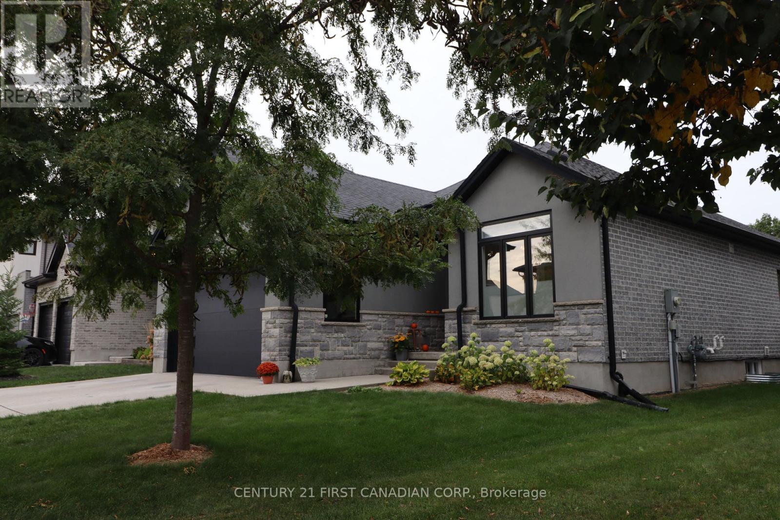64 - 41 Earlscourt Terrace, Middlesex Centre, Ontario  N0L 1R0 - Photo 2 - X13854256