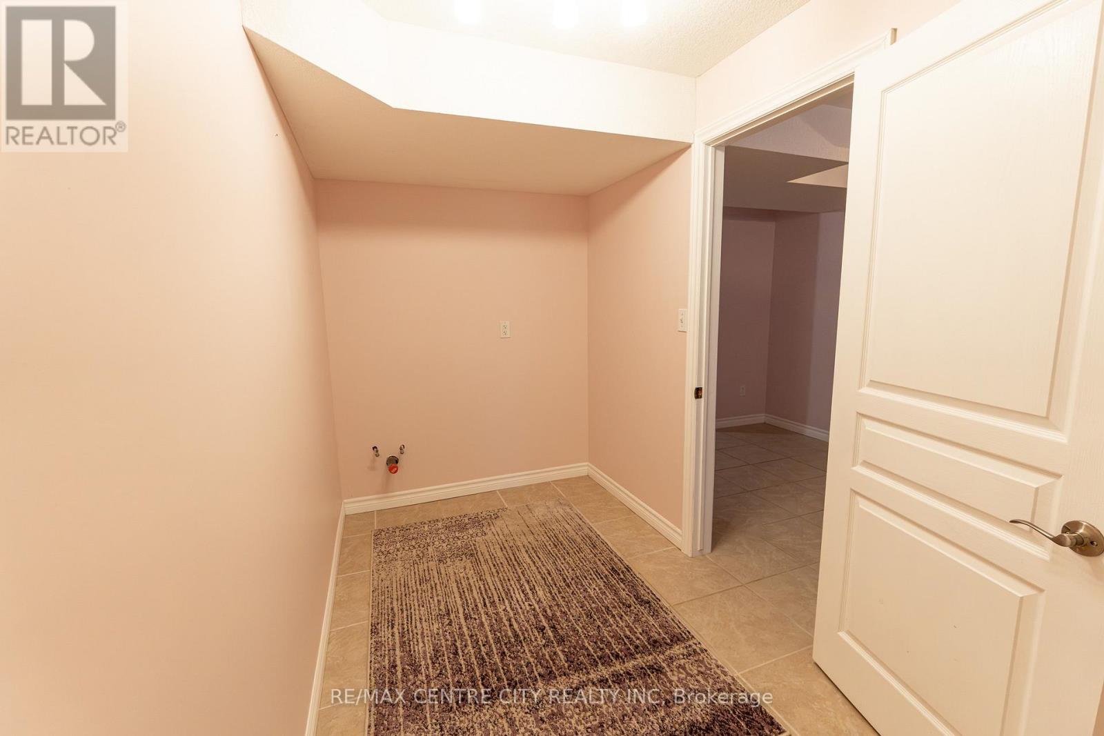 19 Hamilton Street, North Middlesex, Ontario  N0M 1A0 - Photo 32 - X13854356