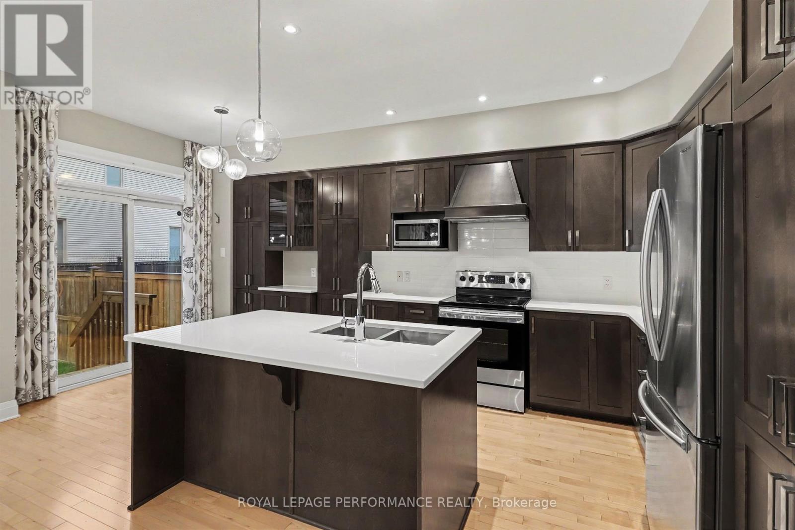208 Butterfly Walk, Ottawa, Ontario  K1W 0G6 - Photo 11 - X13854466