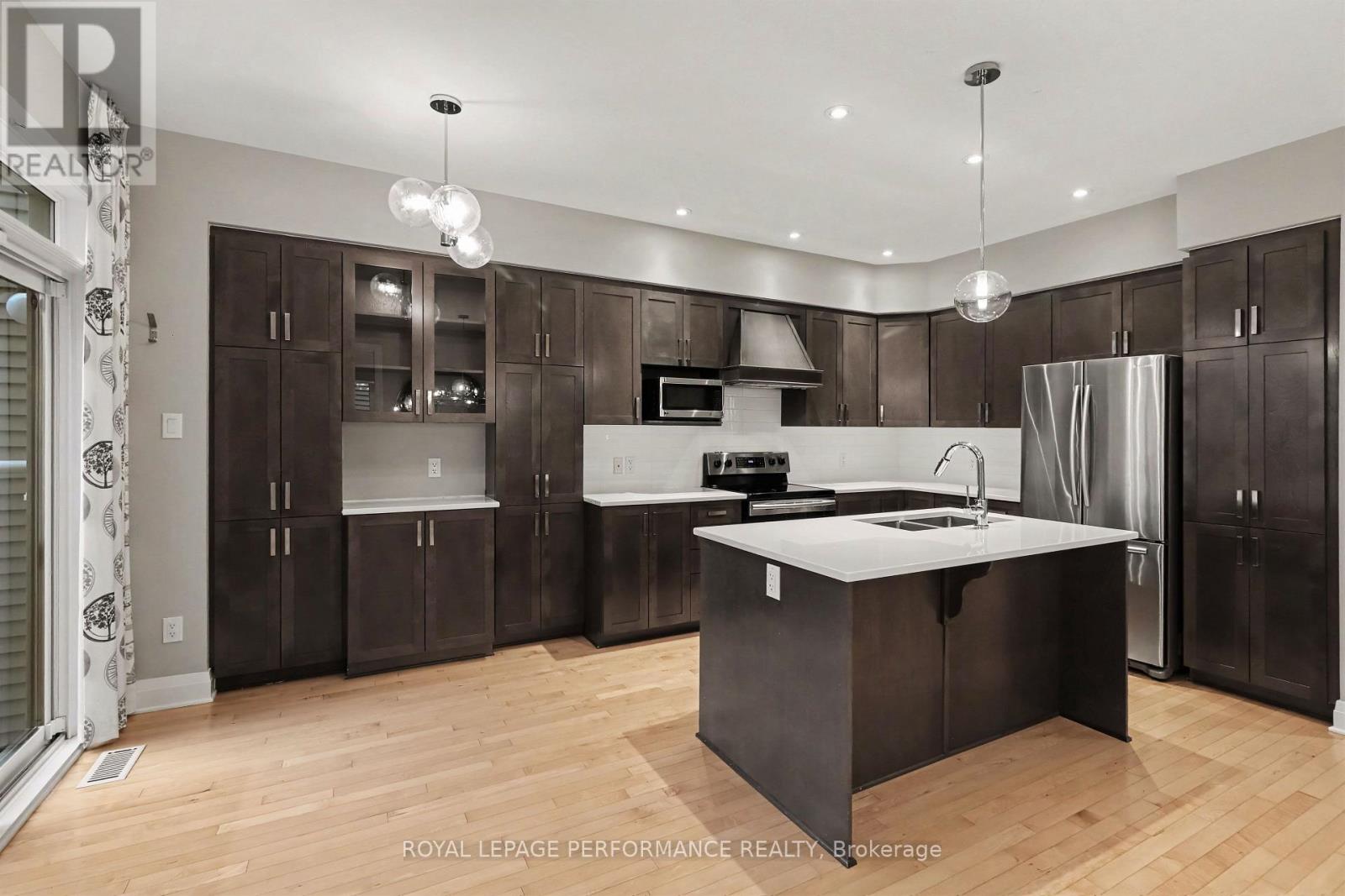 208 Butterfly Walk, Ottawa, Ontario  K1W 0G6 - Photo 12 - X13854466