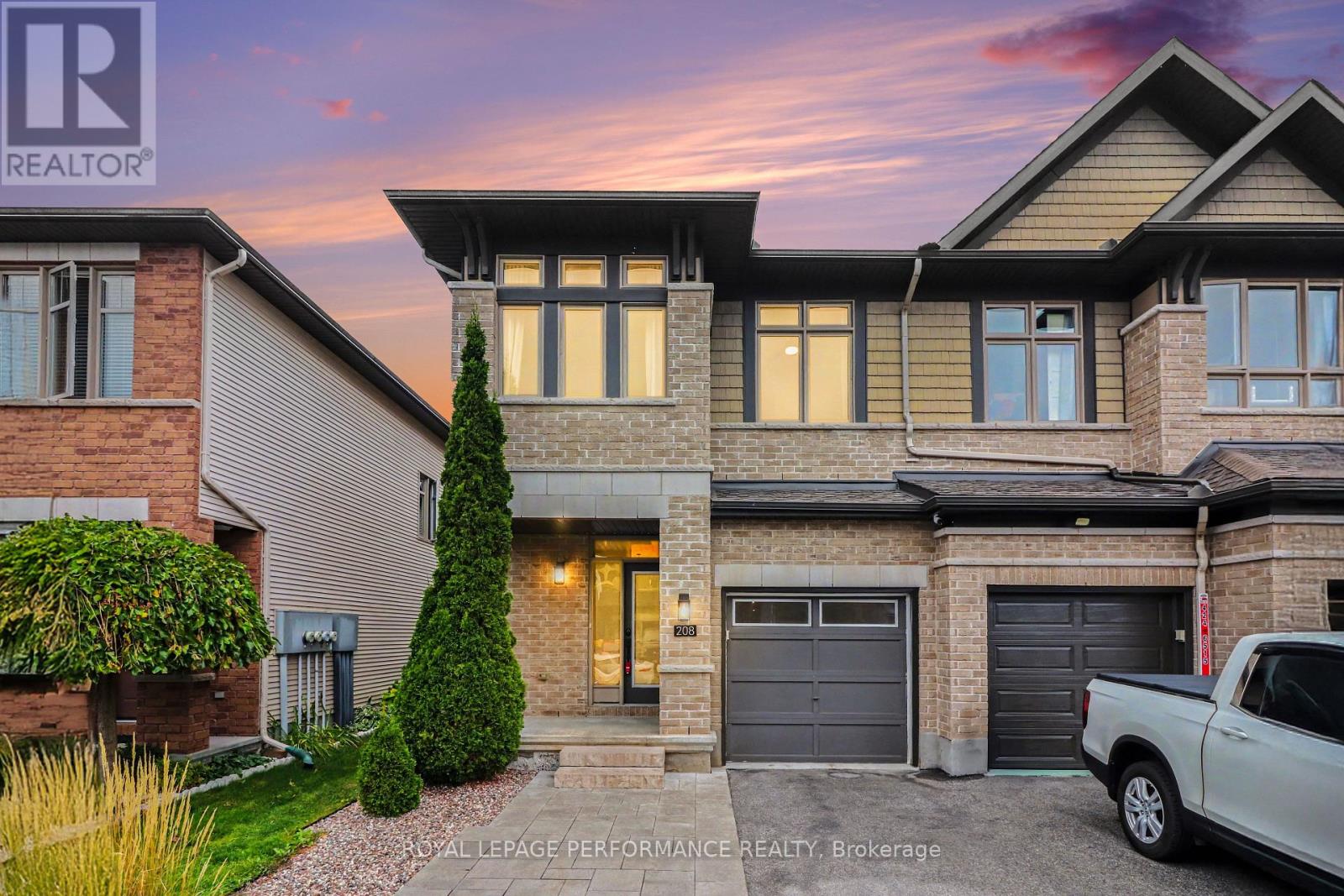 208 Butterfly Walk, Ottawa, Ontario  K1W 0G6 - Photo 2 - X13854466