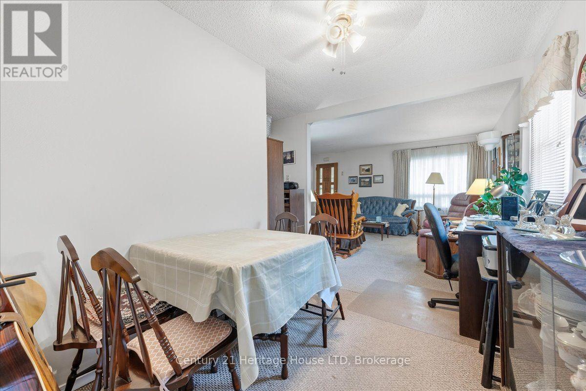 26 Coventry Street, St. Catharines, Ontario  L2R 2X7 - Photo 11 - X13854160