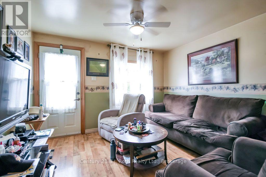 246 Gill Street, Orillia, Ontario  L3V 4K4 - Photo 4 - S13854364