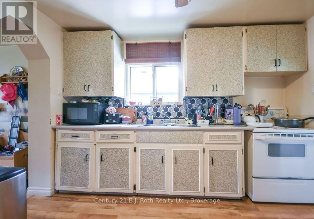 246 Gill Street, Orillia, Ontario  L3V 4K4 - Photo 6 - S13854364