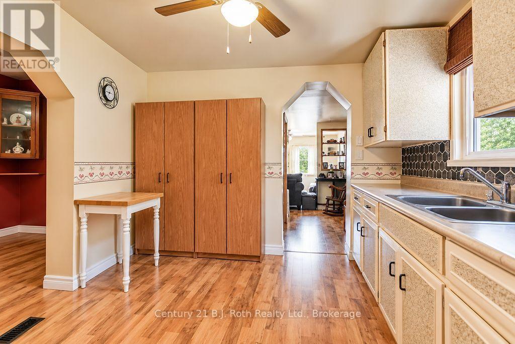 246 Gill Street, Orillia, Ontario  L3V 4K4 - Photo 8 - S13854364