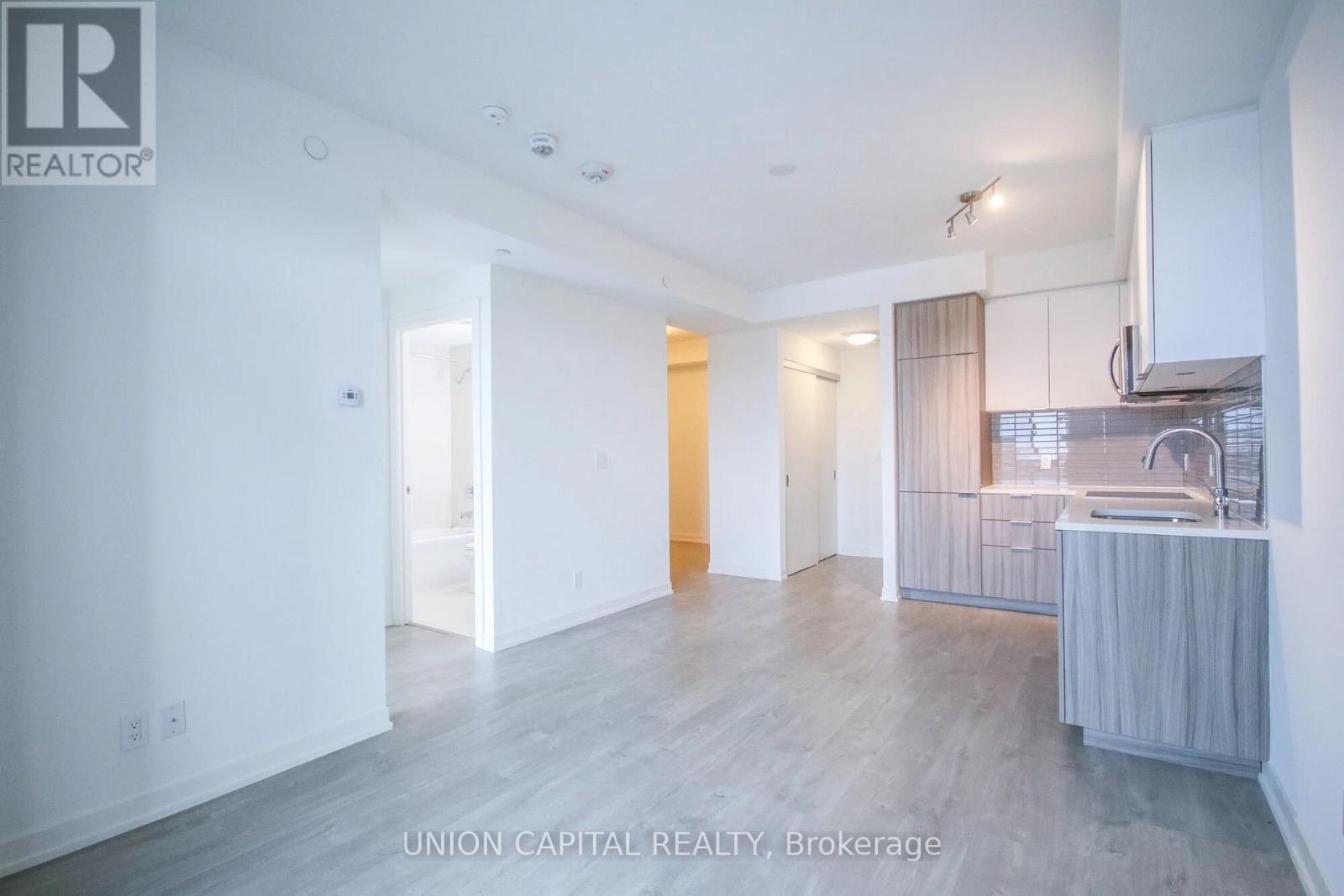 510 - 223 St Clair Avenue W, Toronto, Ontario  M4V 1R3 - Photo 11 - C13854122